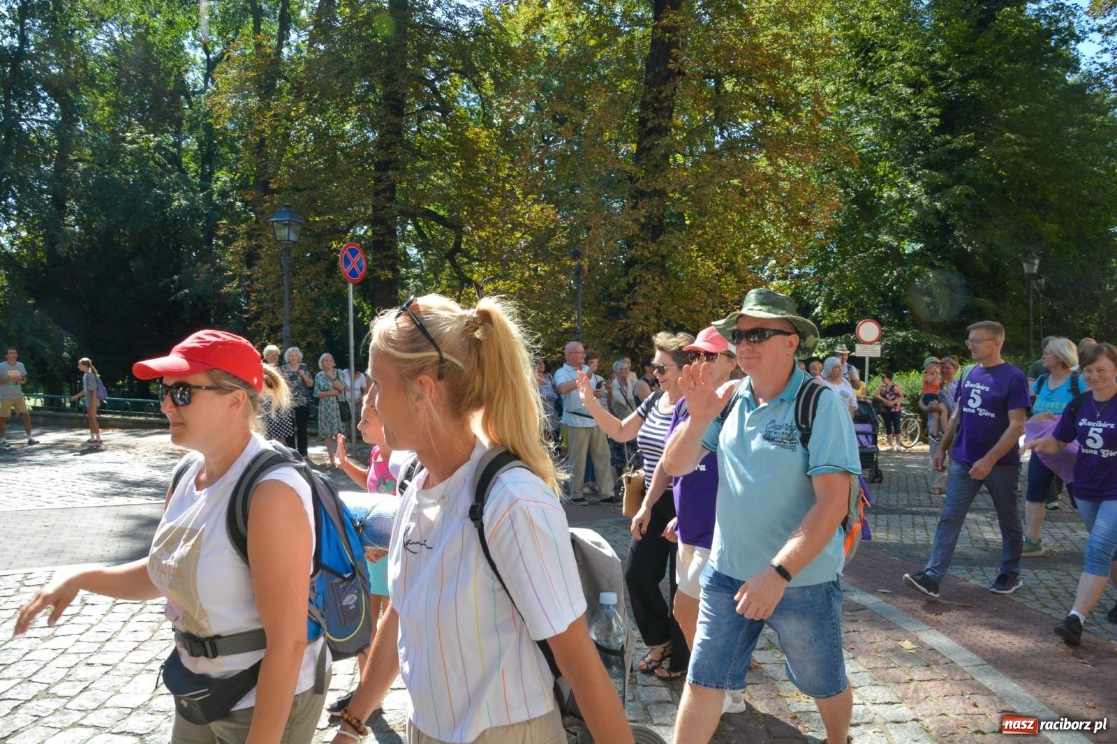 Zdjęcie w galerii na portalu naszraciborz.pl: Z zamku wyruszyła pielgrzymka na Jasną Górę [FOTO i WIDEO] wiadomości z regionu