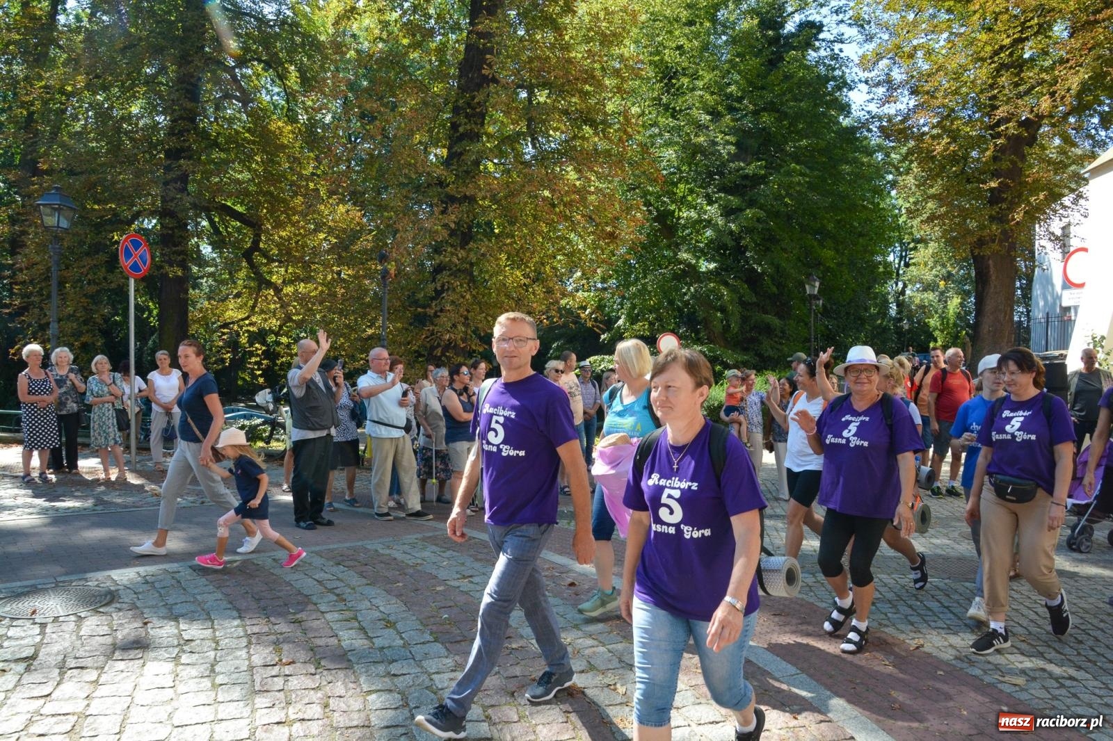 Zdjęcie w galerii na portalu naszraciborz.pl: Z zamku wyruszyła pielgrzymka na Jasną Górę [FOTO i WIDEO] wiadomości z regionu