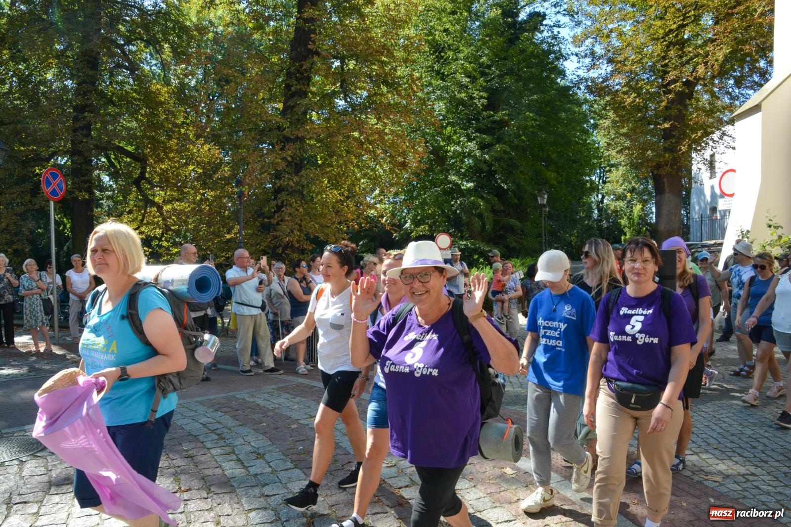 Zdjęcie w galerii na portalu naszraciborz.pl: Z zamku wyruszyła pielgrzymka na Jasną Górę [FOTO i WIDEO] wiadomości z regionu