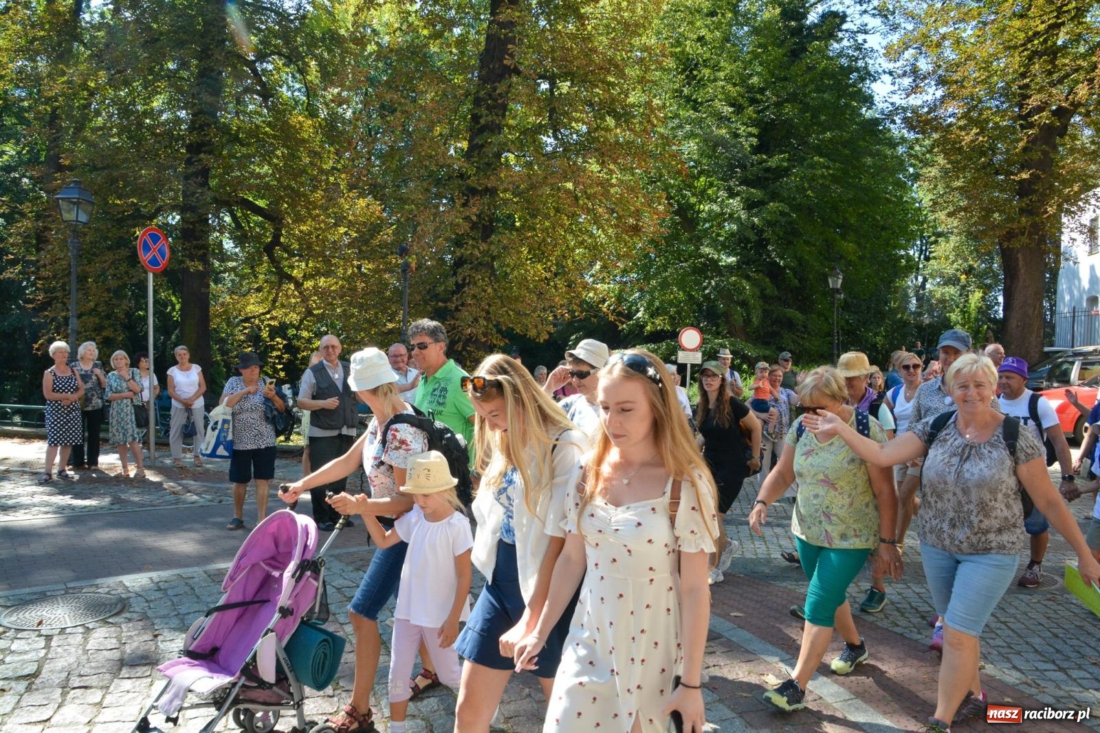 Zdjęcie w galerii na portalu naszraciborz.pl: Z zamku wyruszyła pielgrzymka na Jasną Górę [FOTO i WIDEO] wiadomości z regionu