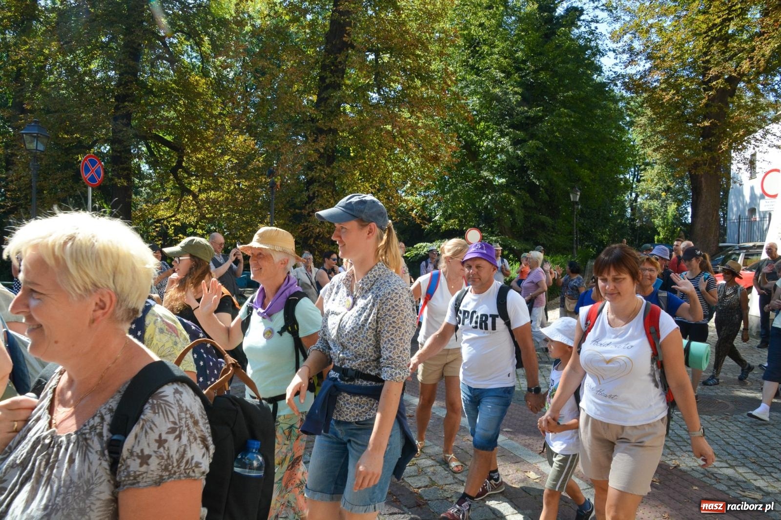 Zdjęcie w galerii na portalu naszraciborz.pl: Z zamku wyruszyła pielgrzymka na Jasną Górę [FOTO i WIDEO] wiadomości z regionu