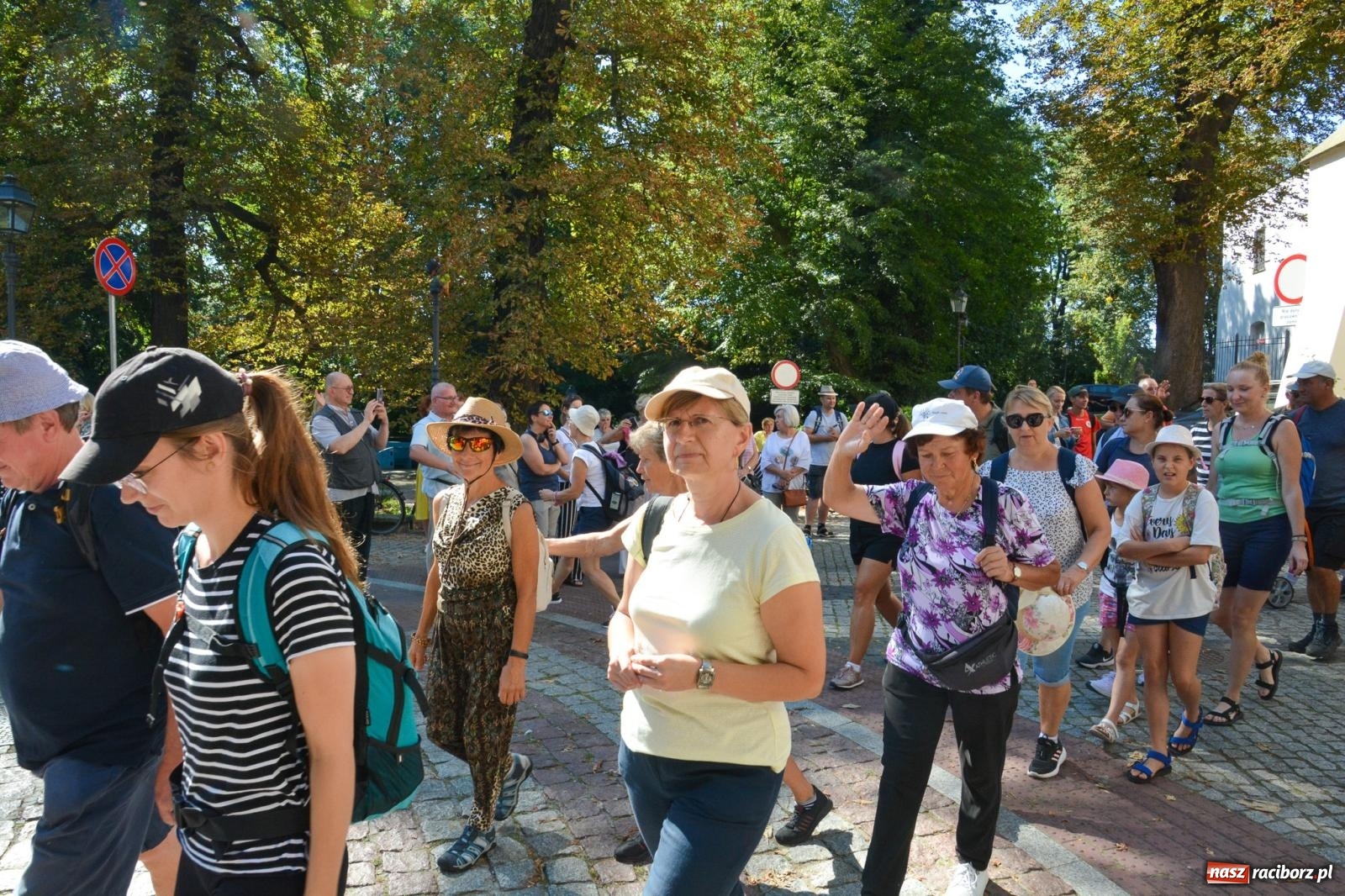 Zdjęcie w galerii na portalu naszraciborz.pl: Z zamku wyruszyła pielgrzymka na Jasną Górę [FOTO i WIDEO] wiadomości z regionu