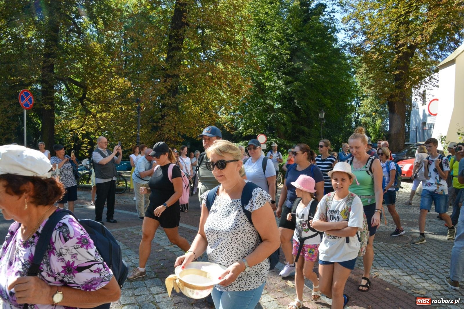 Zdjęcie w galerii na portalu naszraciborz.pl: Z zamku wyruszyła pielgrzymka na Jasną Górę [FOTO i WIDEO] wiadomości z regionu