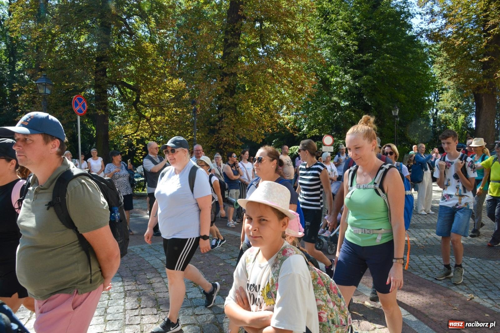 Zdjęcie w galerii na portalu naszraciborz.pl: Z zamku wyruszyła pielgrzymka na Jasną Górę [FOTO i WIDEO] wiadomości z regionu