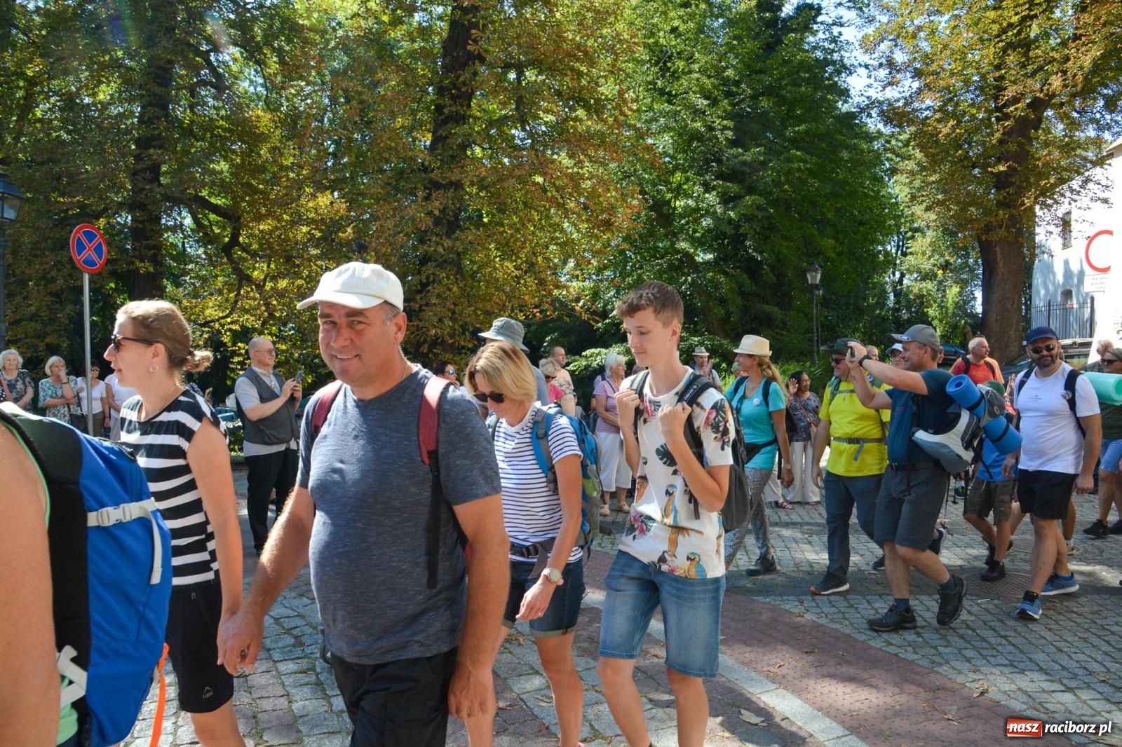 Zdjęcie w galerii na portalu naszraciborz.pl: Z zamku wyruszyła pielgrzymka na Jasną Górę [FOTO i WIDEO] wiadomości z regionu