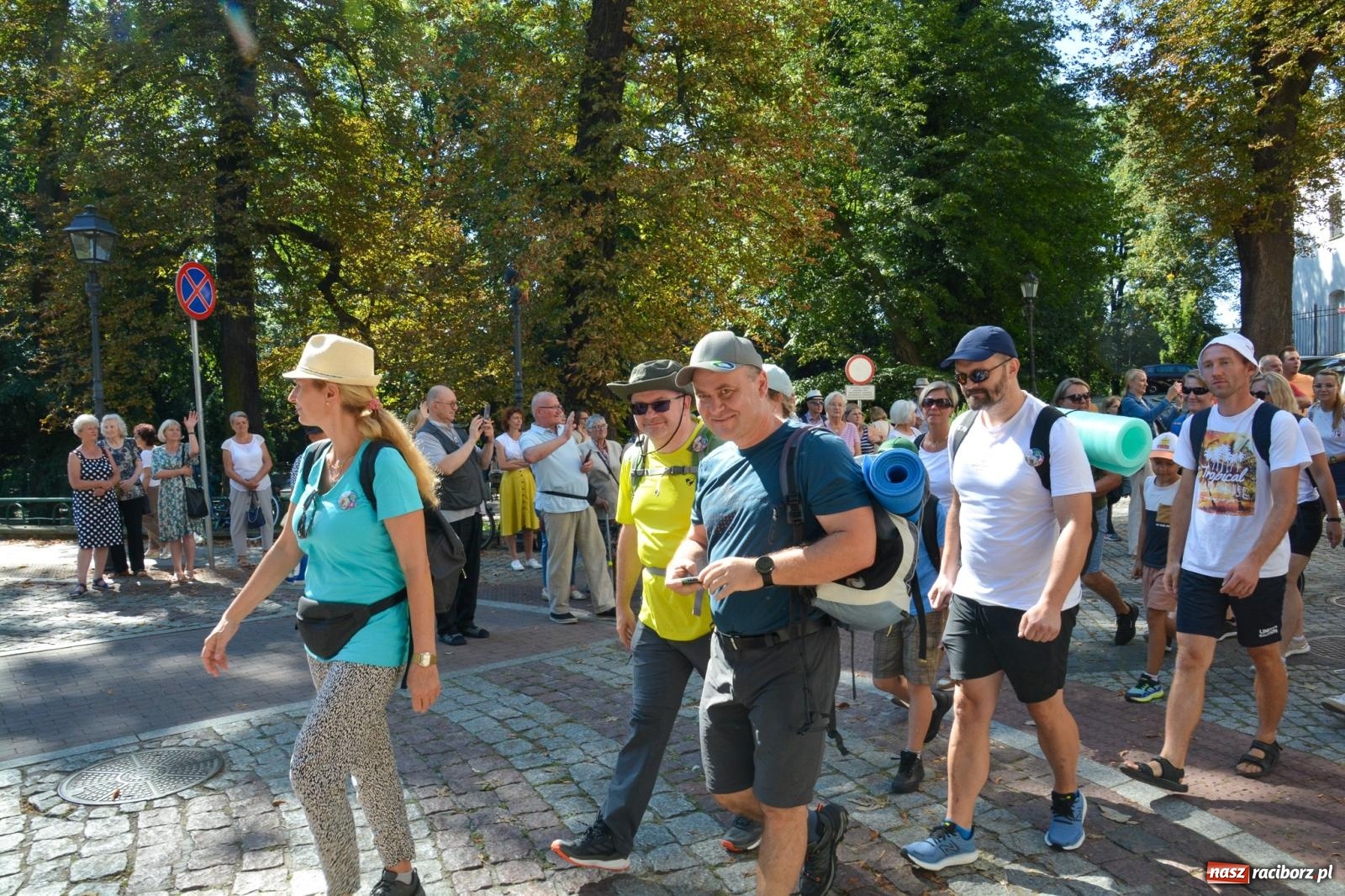 Zdjęcie w galerii na portalu naszraciborz.pl: Z zamku wyruszyła pielgrzymka na Jasną Górę [FOTO i WIDEO] wiadomości z regionu