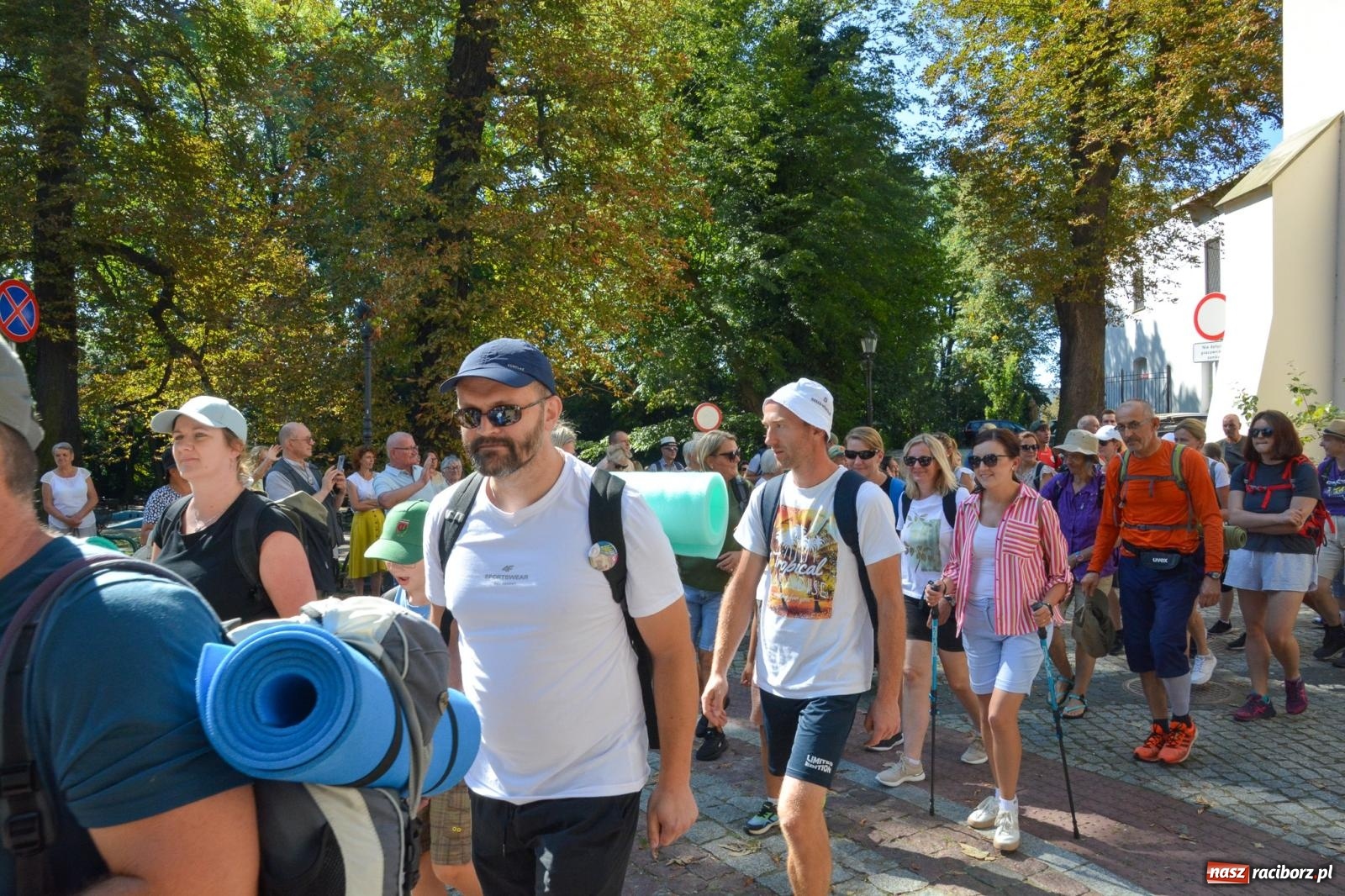 Zdjęcie w galerii na portalu naszraciborz.pl: Z zamku wyruszyła pielgrzymka na Jasną Górę [FOTO i WIDEO] wiadomości z regionu