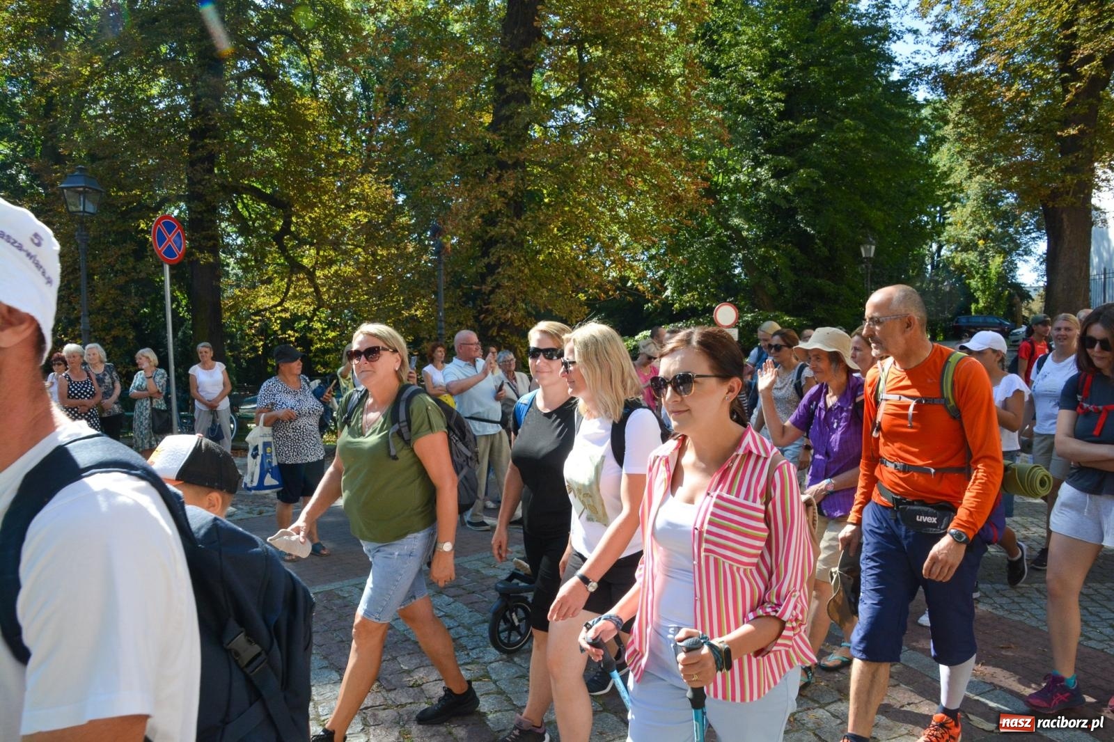 Zdjęcie w galerii na portalu naszraciborz.pl: Z zamku wyruszyła pielgrzymka na Jasną Górę [FOTO i WIDEO] wiadomości z regionu