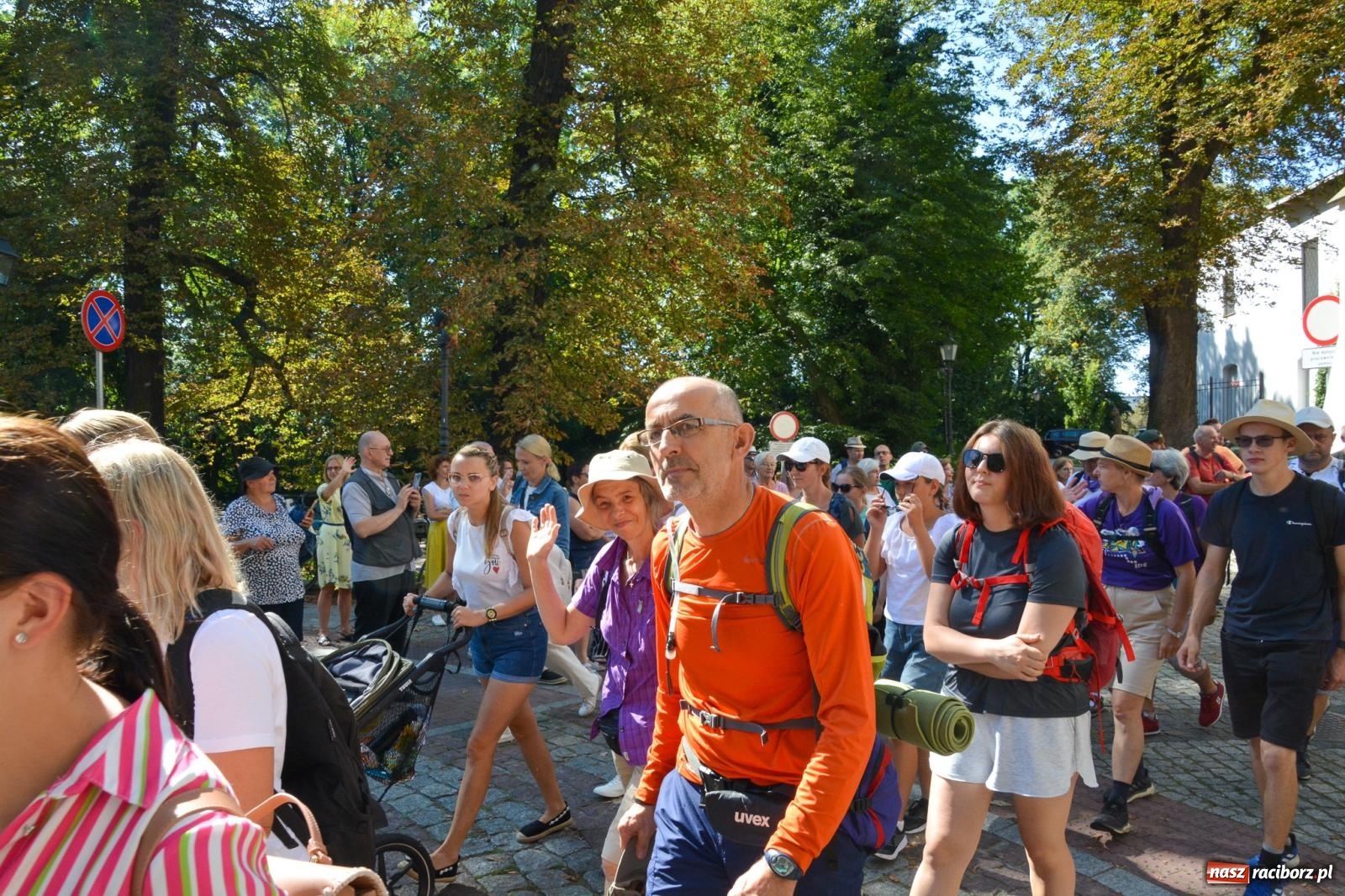 Zdjęcie w galerii na portalu naszraciborz.pl: Z zamku wyruszyła pielgrzymka na Jasną Górę [FOTO i WIDEO] wiadomości z regionu