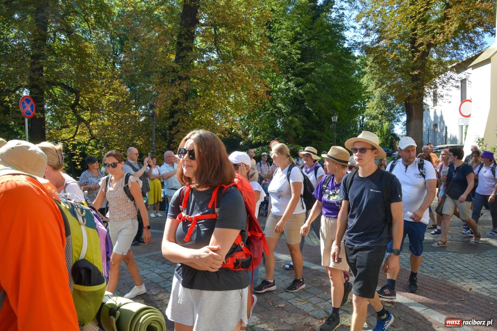 Zdjęcie w galerii na portalu naszraciborz.pl: Z zamku wyruszyła pielgrzymka na Jasną Górę [FOTO i WIDEO] wiadomości z regionu