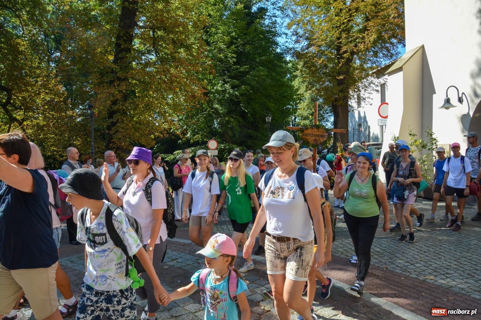Zdjęcie w galerii na portalu naszraciborz.pl: Z zamku wyruszyła pielgrzymka na Jasną Górę [FOTO i WIDEO] wiadomości z regionu