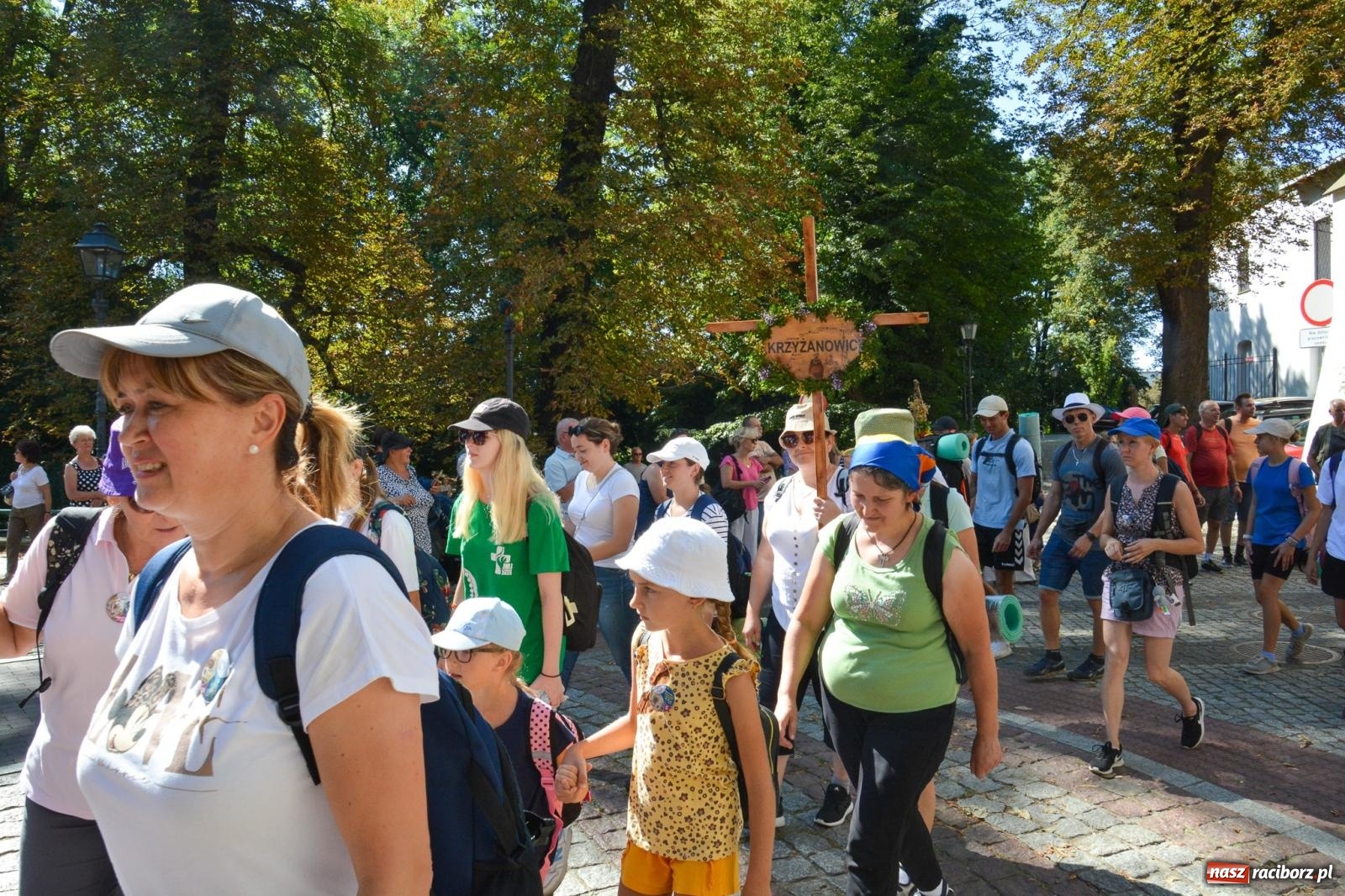 Zdjęcie w galerii na portalu naszraciborz.pl: Z zamku wyruszyła pielgrzymka na Jasną Górę [FOTO i WIDEO] wiadomości z regionu