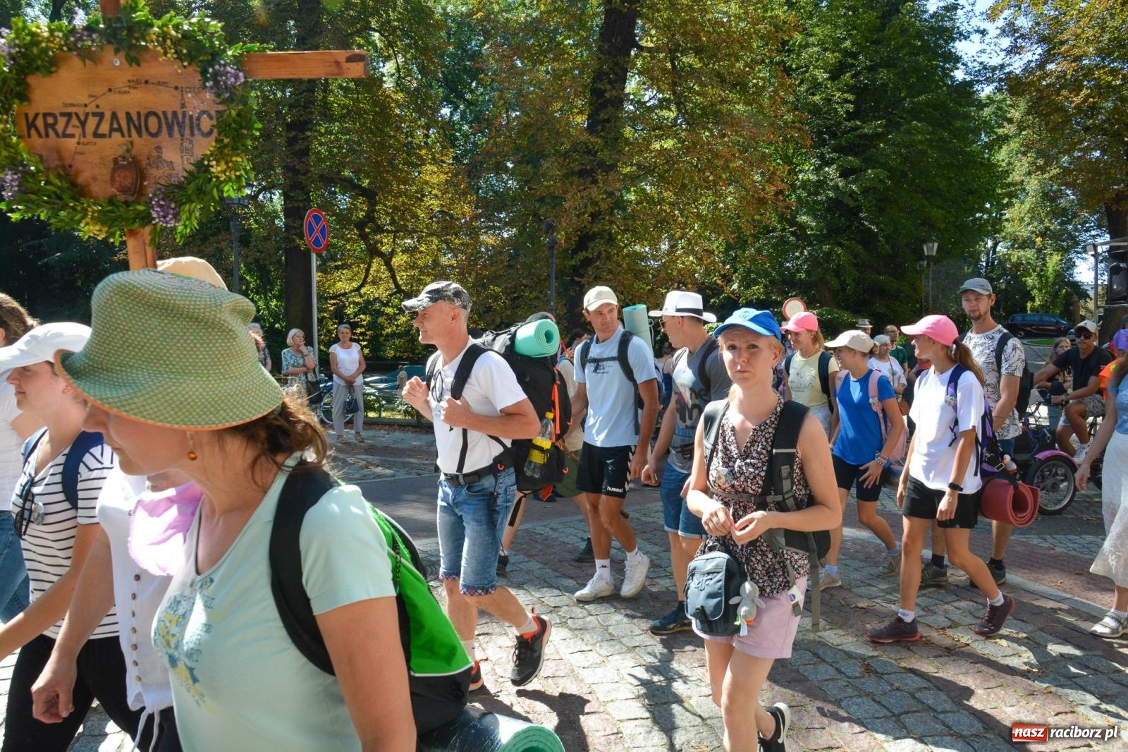 Zdjęcie w galerii na portalu naszraciborz.pl: Z zamku wyruszyła pielgrzymka na Jasną Górę [FOTO i WIDEO] wiadomości z regionu