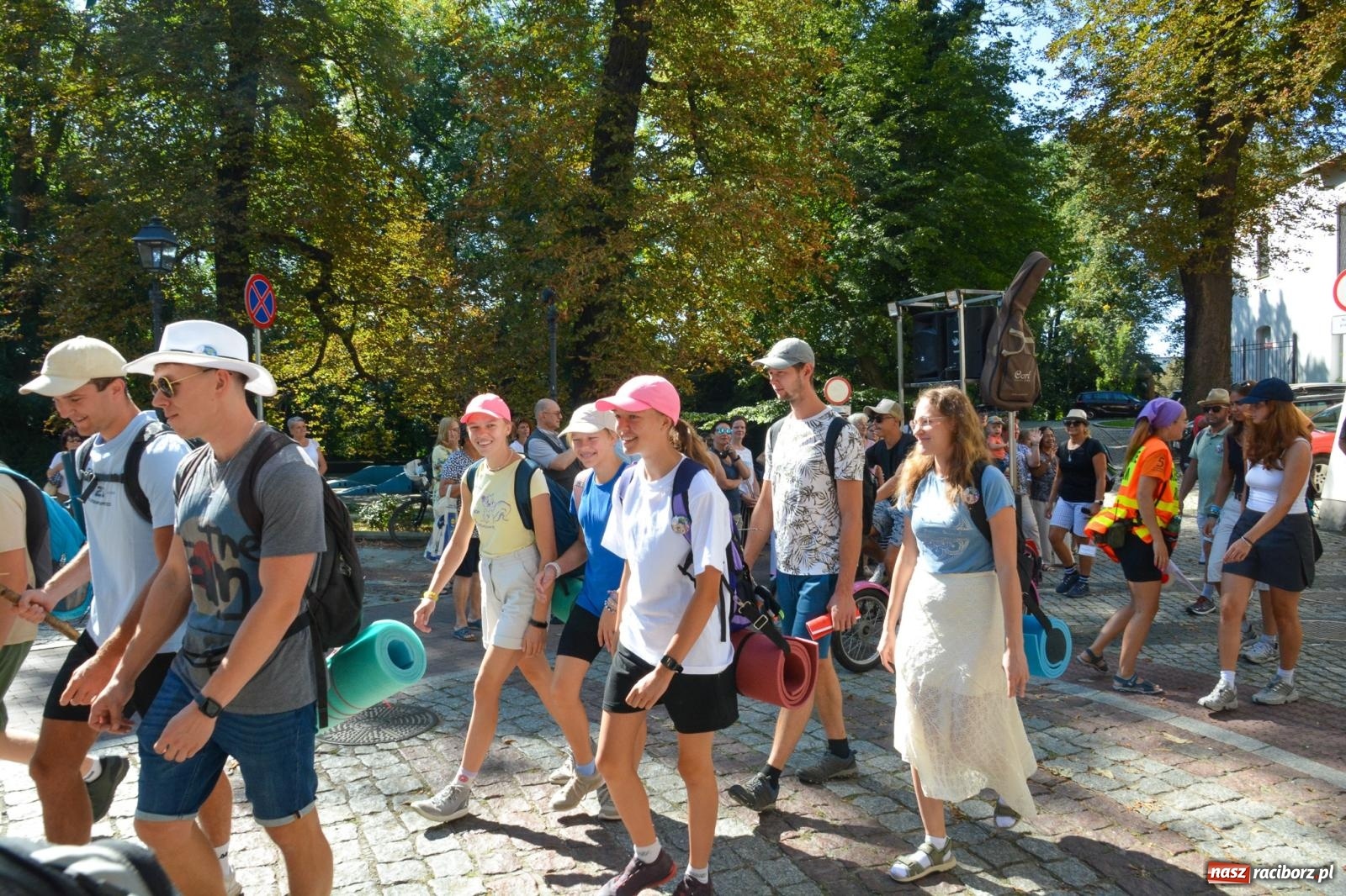 Zdjęcie w galerii na portalu naszraciborz.pl: Z zamku wyruszyła pielgrzymka na Jasną Górę [FOTO i WIDEO] wiadomości z regionu