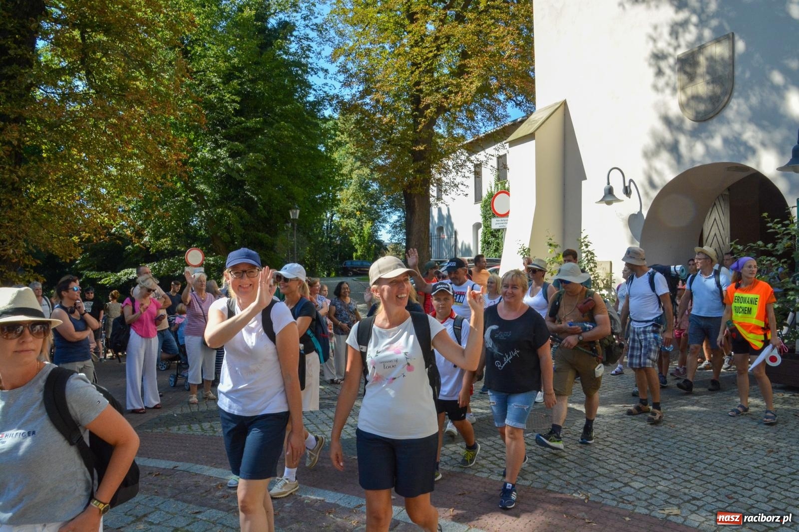 Zdjęcie w galerii na portalu naszraciborz.pl: Z zamku wyruszyła pielgrzymka na Jasną Górę [FOTO i WIDEO] wiadomości z regionu