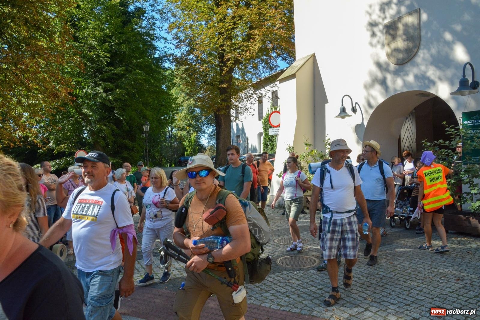 Zdjęcie w galerii na portalu naszraciborz.pl: Z zamku wyruszyła pielgrzymka na Jasną Górę [FOTO i WIDEO] wiadomości z regionu