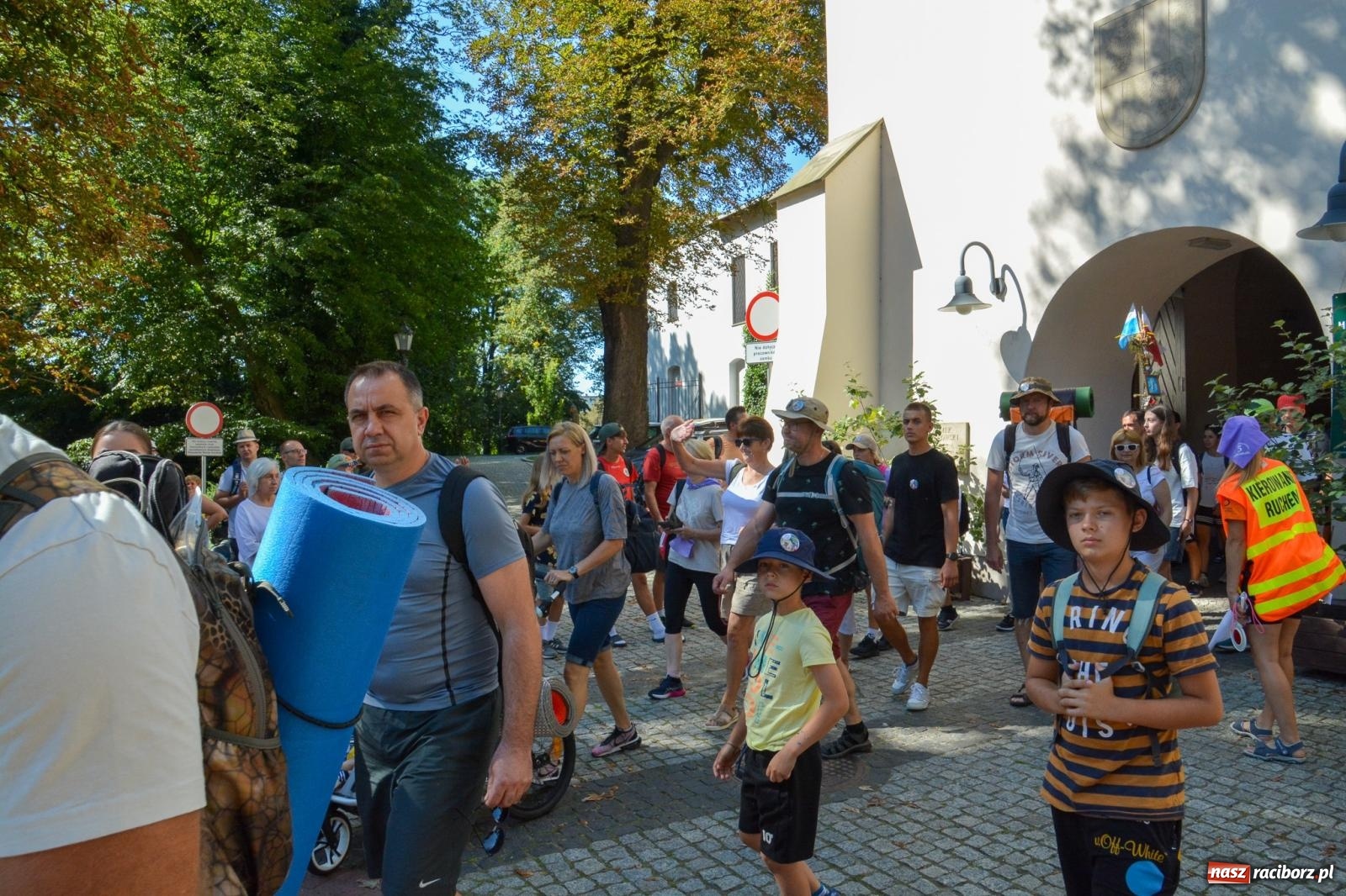 Zdjęcie w galerii na portalu naszraciborz.pl: Z zamku wyruszyła pielgrzymka na Jasną Górę [FOTO i WIDEO] wiadomości z regionu
