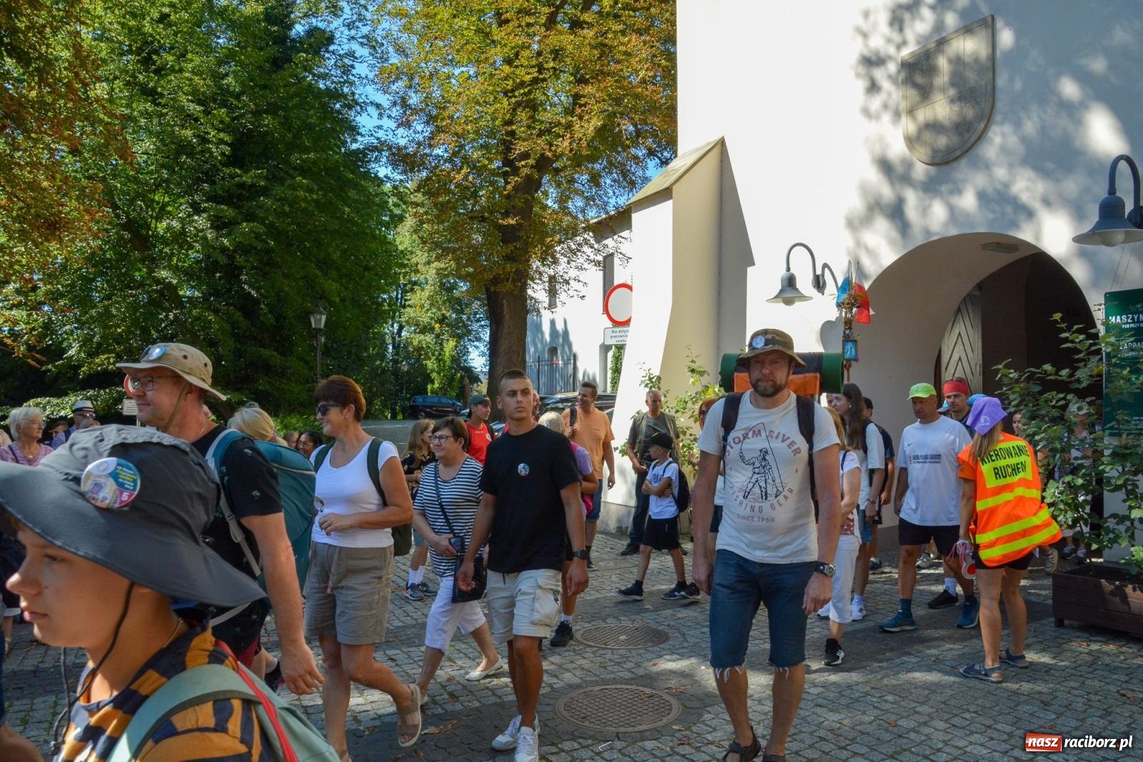 Zdjęcie w galerii na portalu naszraciborz.pl: Z zamku wyruszyła pielgrzymka na Jasną Górę [FOTO i WIDEO] wiadomości z regionu