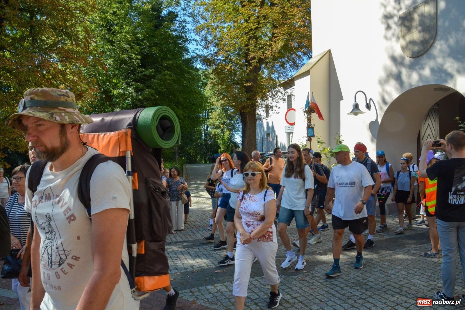 Zdjęcie w galerii na portalu naszraciborz.pl: Z zamku wyruszyła pielgrzymka na Jasną Górę [FOTO i WIDEO] wiadomości z regionu