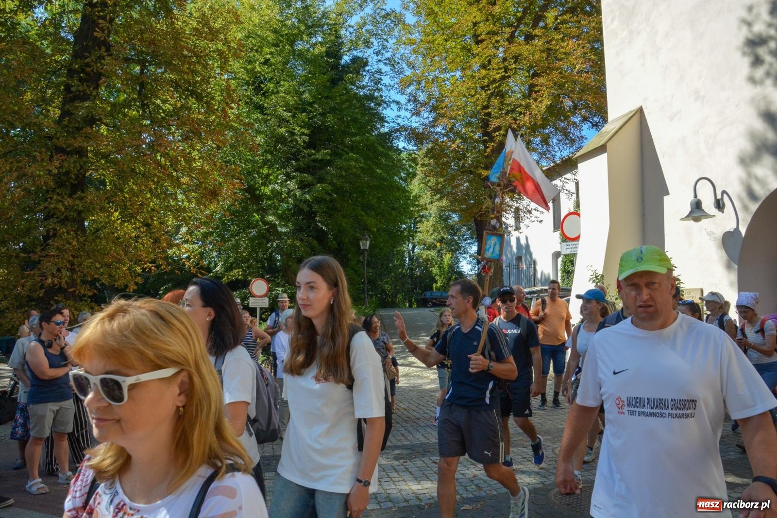Zdjęcie w galerii na portalu naszraciborz.pl: Z zamku wyruszyła pielgrzymka na Jasną Górę [FOTO i WIDEO] wiadomości z regionu