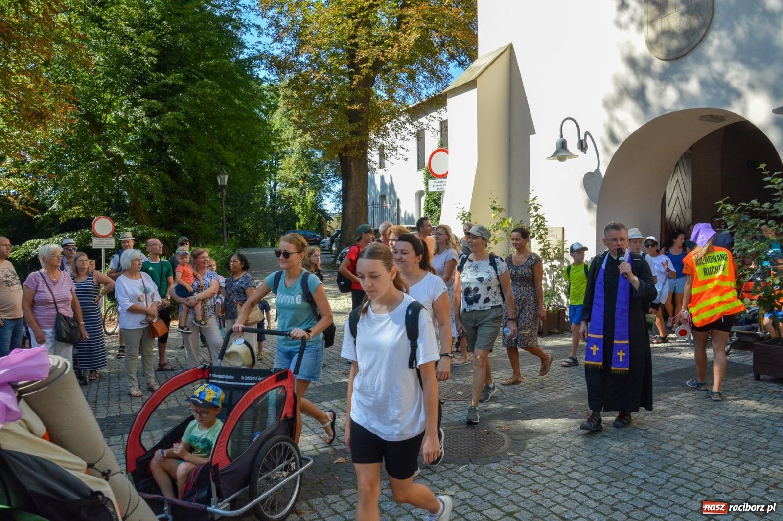 Zdjęcie w galerii na portalu naszraciborz.pl: Z zamku wyruszyła pielgrzymka na Jasną Górę [FOTO i WIDEO] wiadomości z regionu