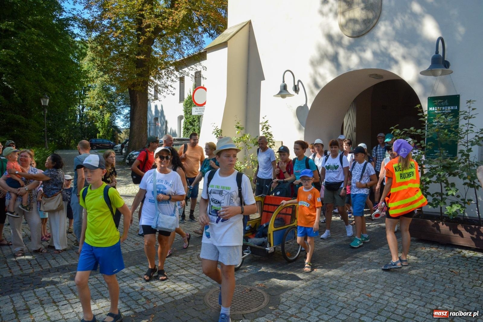 Zdjęcie w galerii na portalu naszraciborz.pl: Z zamku wyruszyła pielgrzymka na Jasną Górę [FOTO i WIDEO] wiadomości z regionu