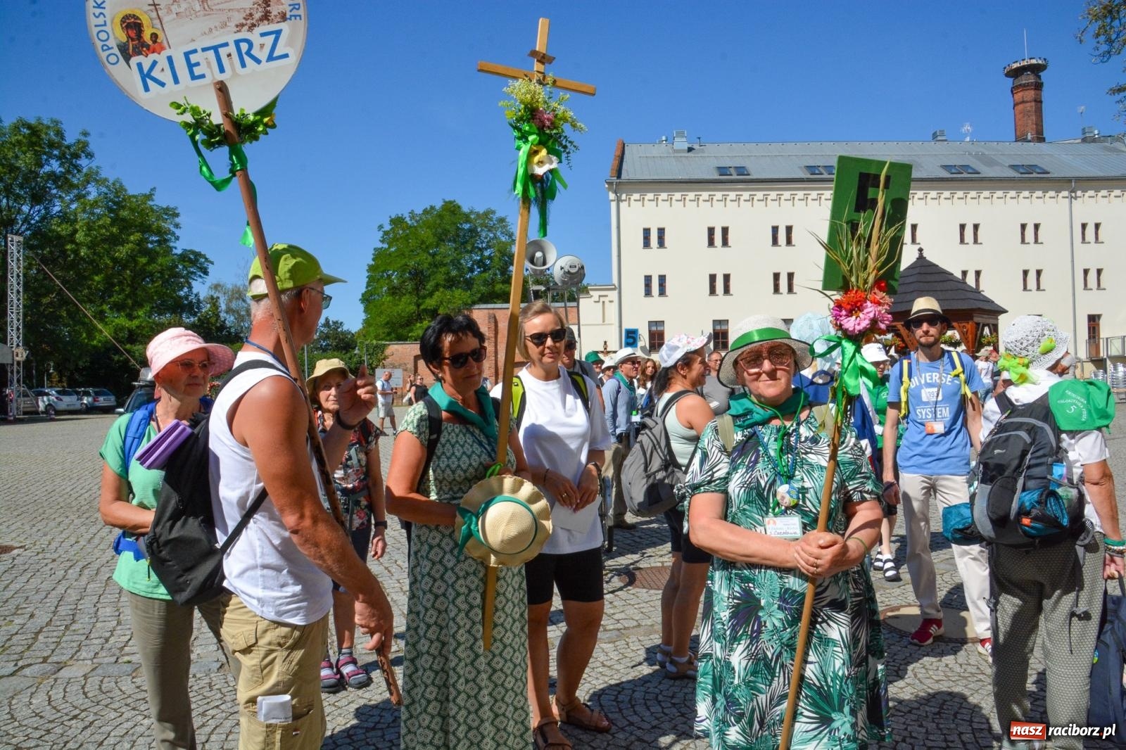 Zdjęcie w galerii na portalu naszraciborz.pl: Z zamku wyruszyła pielgrzymka na Jasną Górę [FOTO i WIDEO] wiadomości z regionu