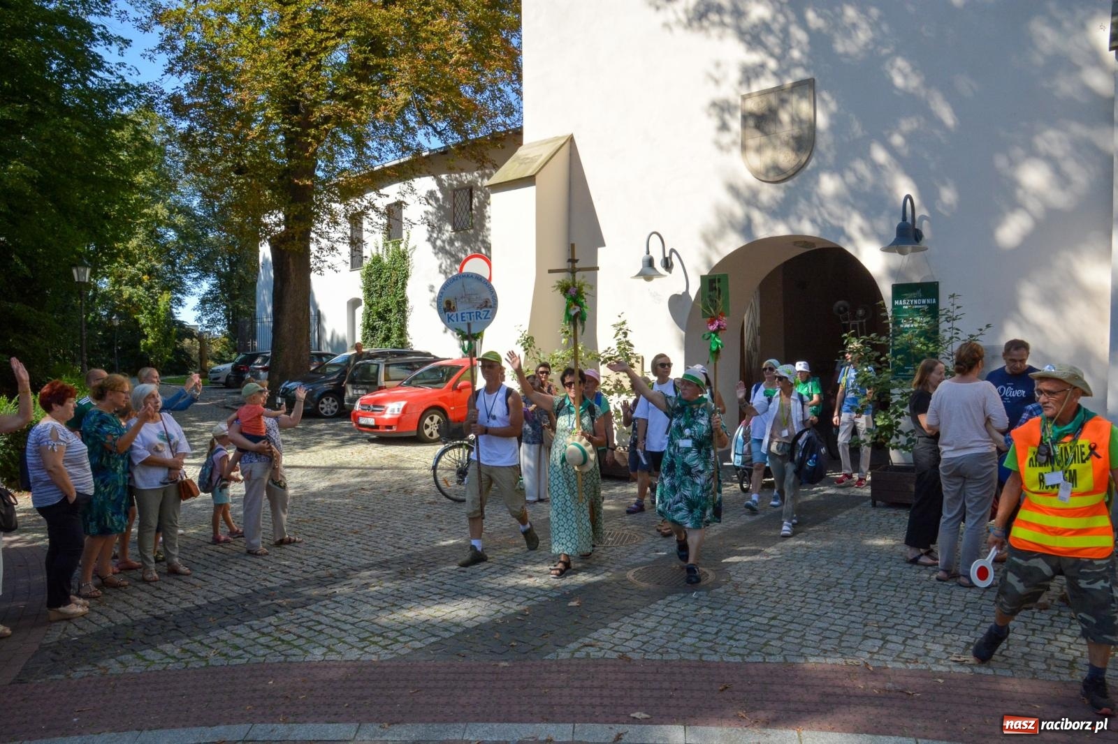 Zdjęcie w galerii na portalu naszraciborz.pl: Z zamku wyruszyła pielgrzymka na Jasną Górę [FOTO i WIDEO] wiadomości z regionu