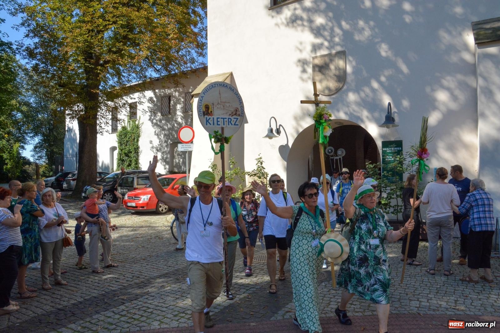 Zdjęcie w galerii na portalu naszraciborz.pl: Z zamku wyruszyła pielgrzymka na Jasną Górę [FOTO i WIDEO] wiadomości z regionu
