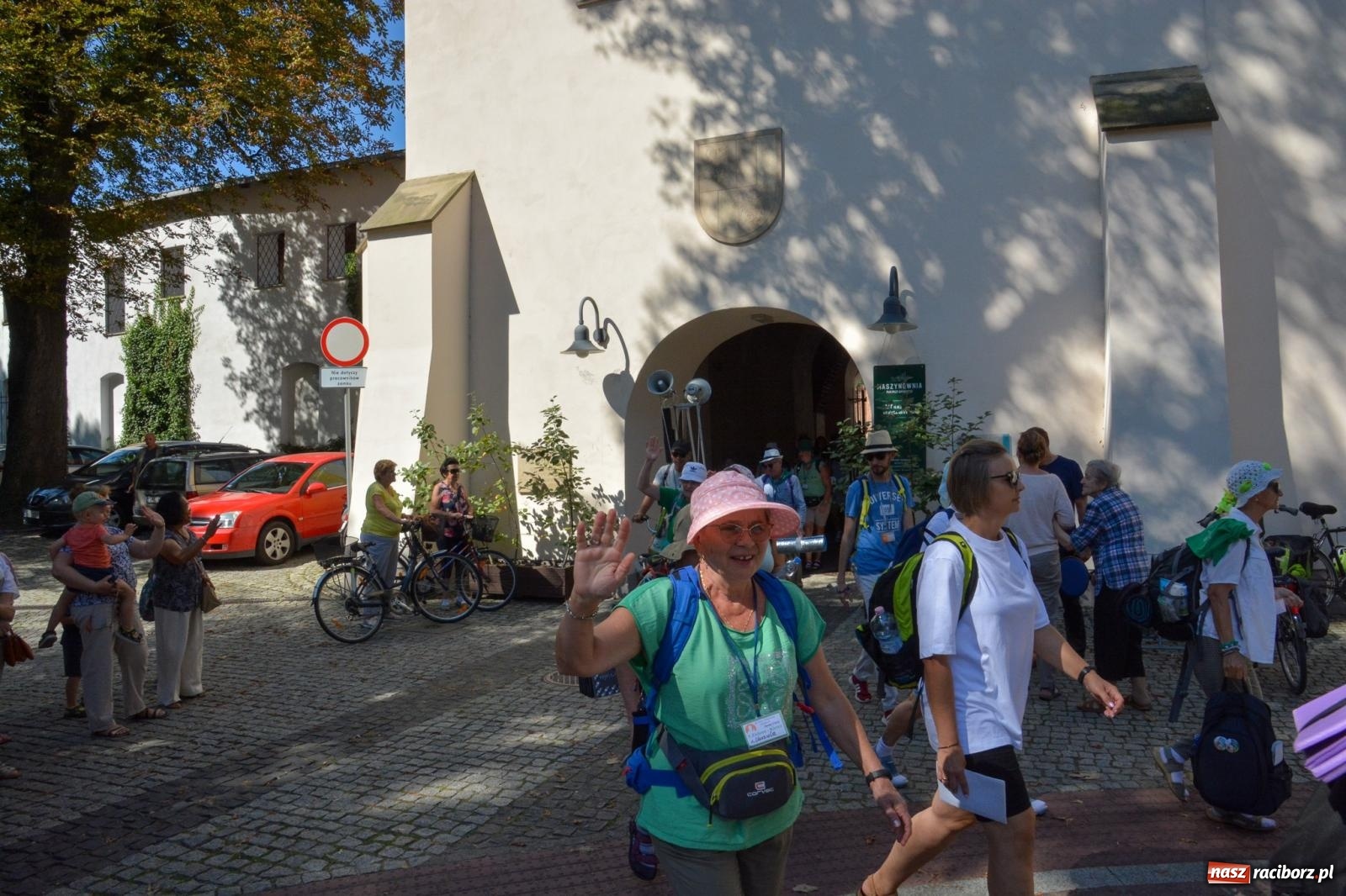 Zdjęcie w galerii na portalu naszraciborz.pl: Z zamku wyruszyła pielgrzymka na Jasną Górę [FOTO i WIDEO] wiadomości z regionu