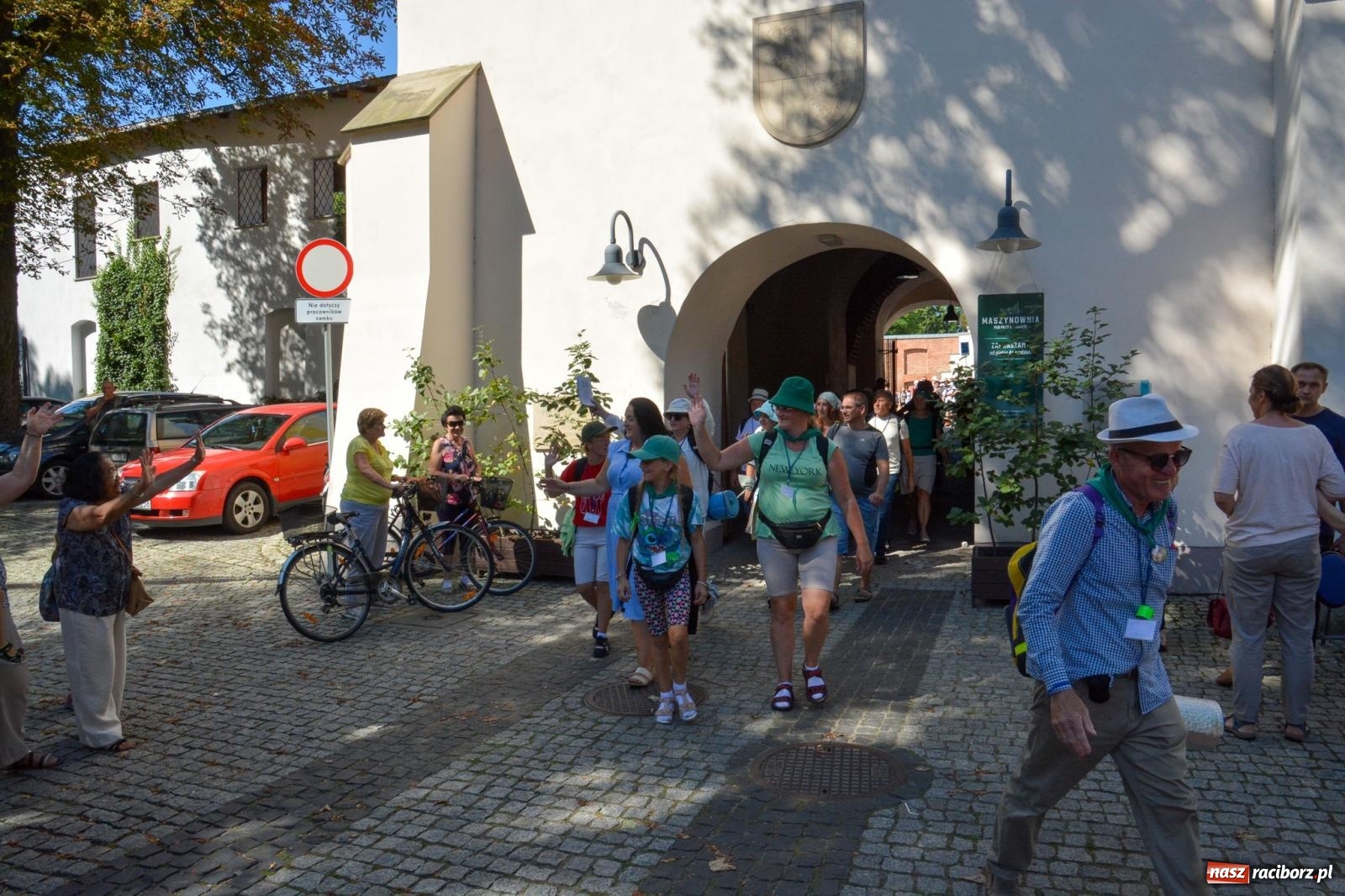 Zdjęcie w galerii na portalu naszraciborz.pl: Z zamku wyruszyła pielgrzymka na Jasną Górę [FOTO i WIDEO] wiadomości z regionu