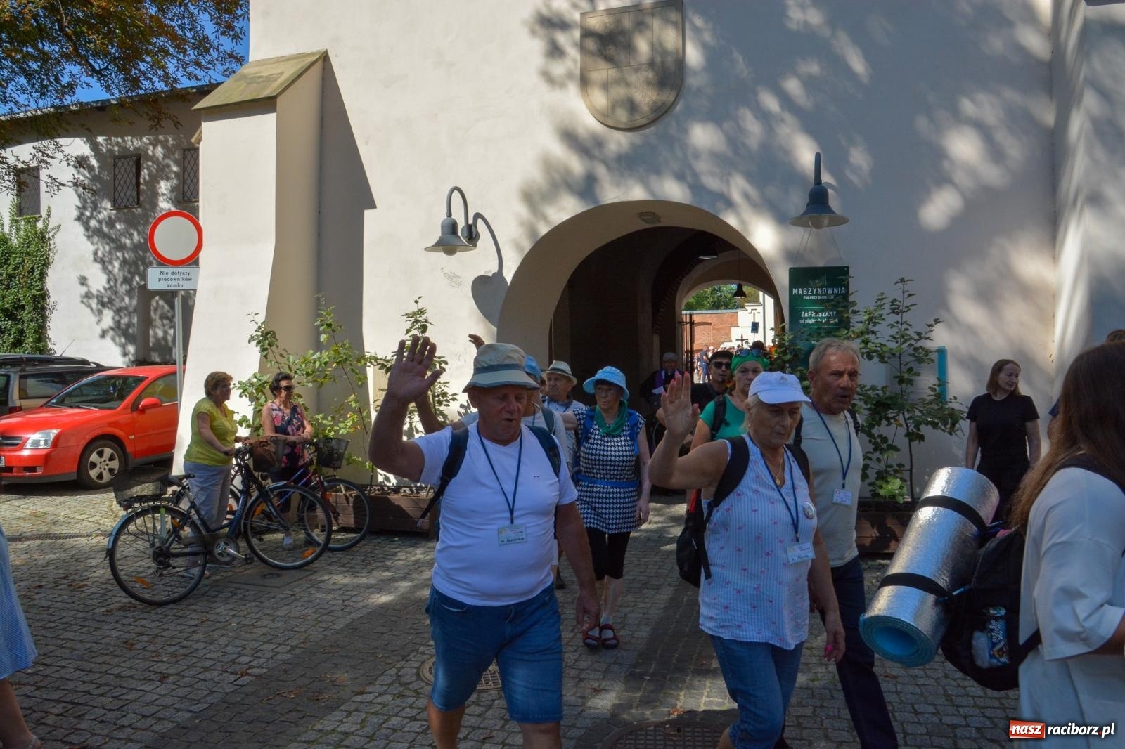 Zdjęcie w galerii na portalu naszraciborz.pl: Z zamku wyruszyła pielgrzymka na Jasną Górę [FOTO i WIDEO] wiadomości z regionu