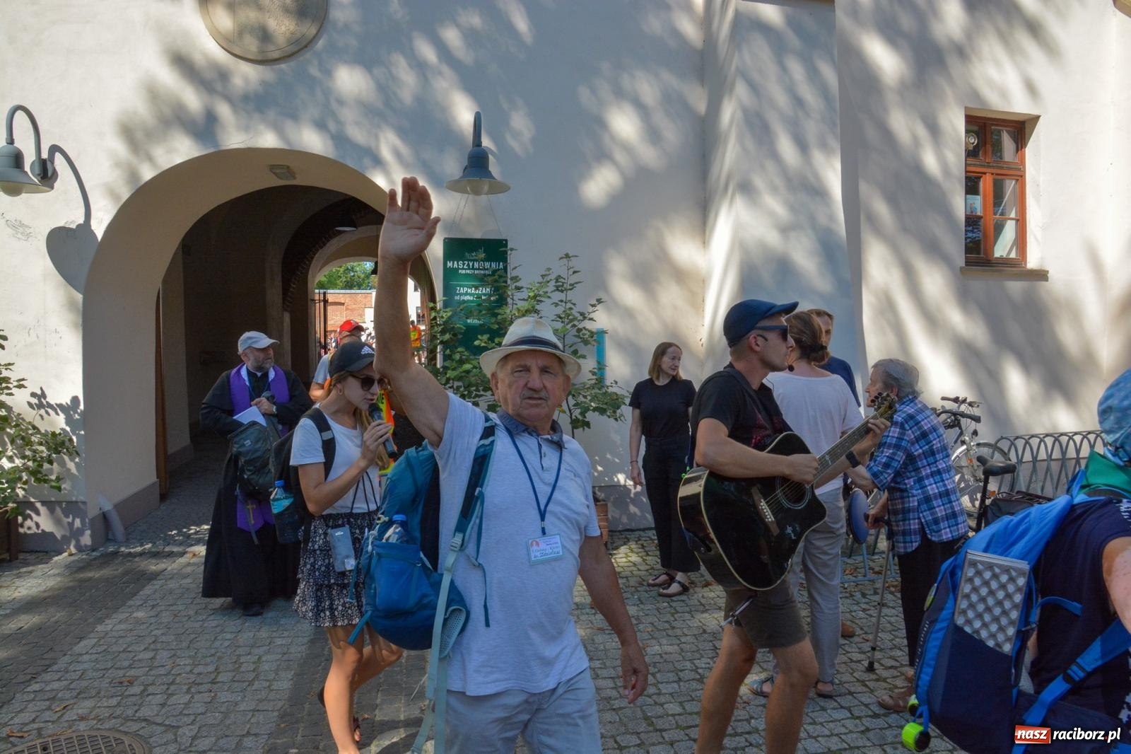 Zdjęcie w galerii na portalu naszraciborz.pl: Z zamku wyruszyła pielgrzymka na Jasną Górę [FOTO i WIDEO] wiadomości z regionu