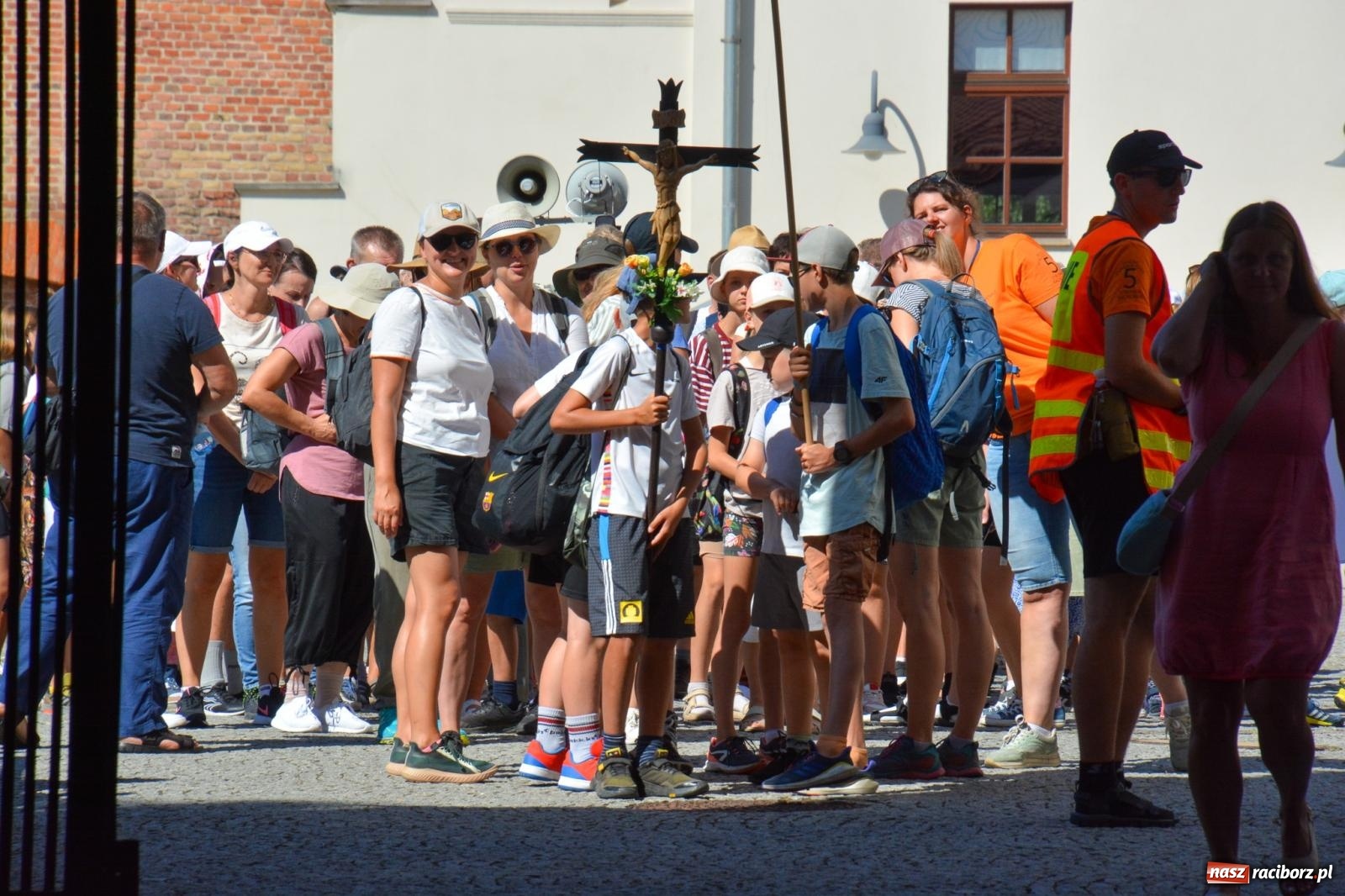 Zdjęcie w galerii na portalu naszraciborz.pl: Z zamku wyruszyła pielgrzymka na Jasną Górę [FOTO i WIDEO] wiadomości z regionu