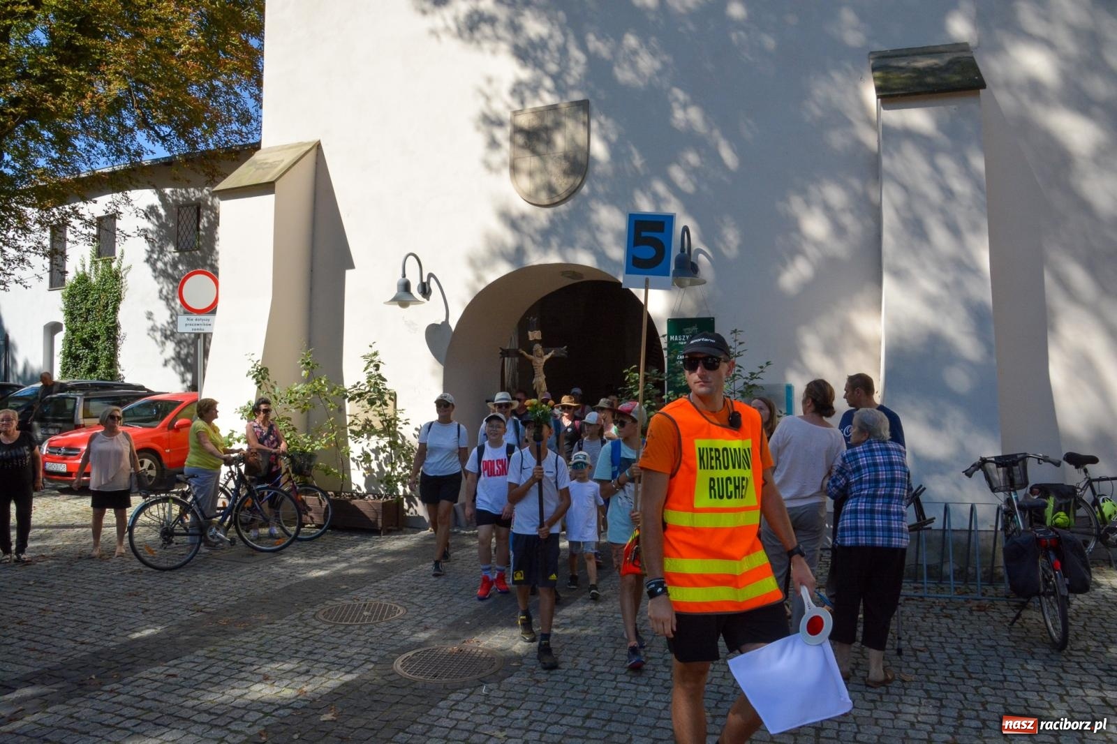 Zdjęcie w galerii na portalu naszraciborz.pl: Z zamku wyruszyła pielgrzymka na Jasną Górę [FOTO i WIDEO] wiadomości z regionu