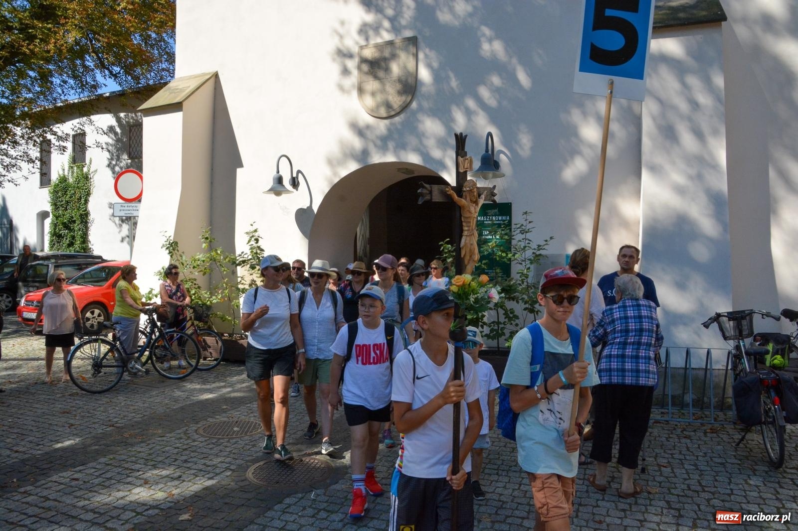 Zdjęcie w galerii na portalu naszraciborz.pl: Z zamku wyruszyła pielgrzymka na Jasną Górę [FOTO i WIDEO] wiadomości z regionu