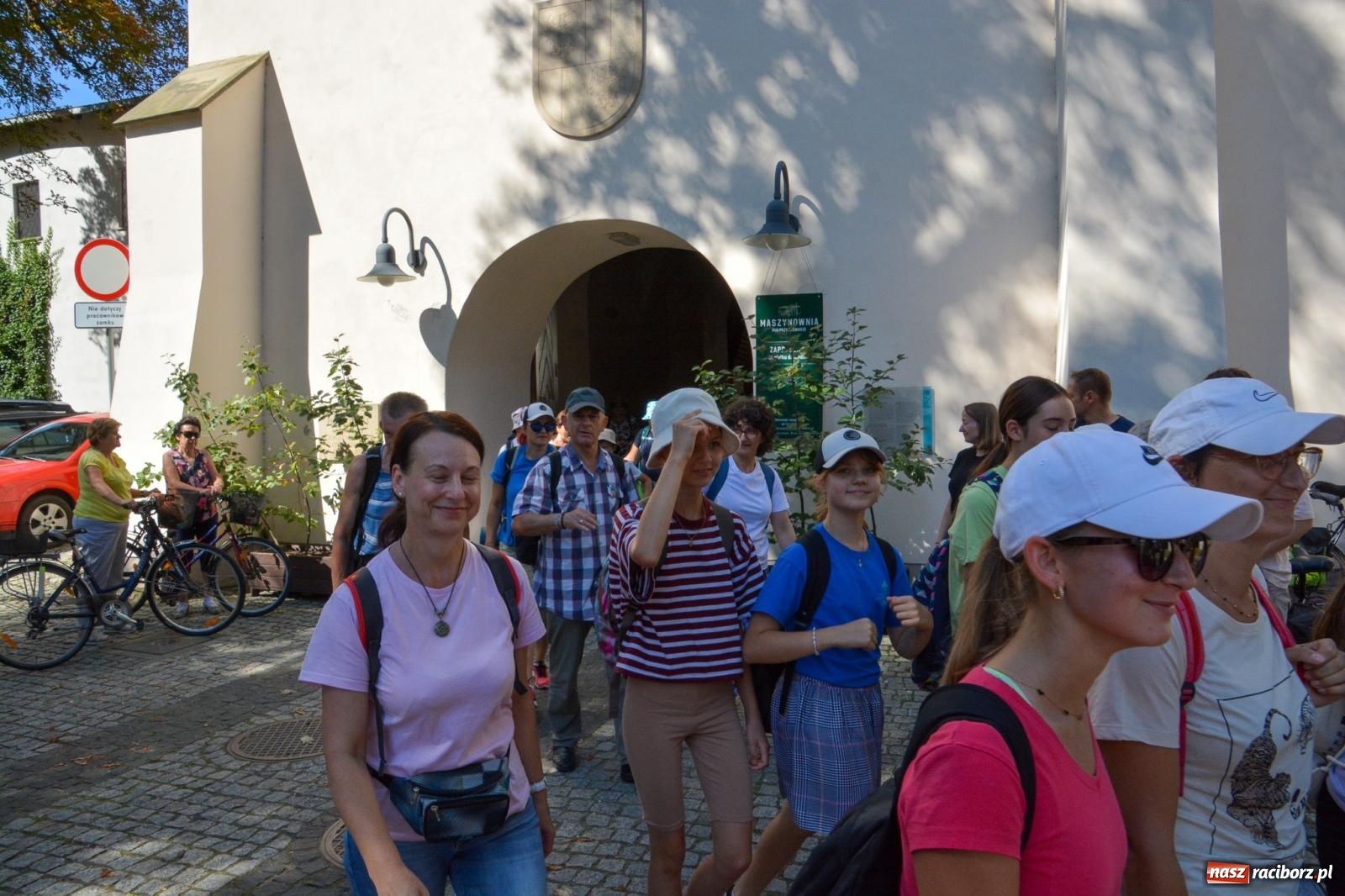 Zdjęcie w galerii na portalu naszraciborz.pl: Z zamku wyruszyła pielgrzymka na Jasną Górę [FOTO i WIDEO] wiadomości z regionu