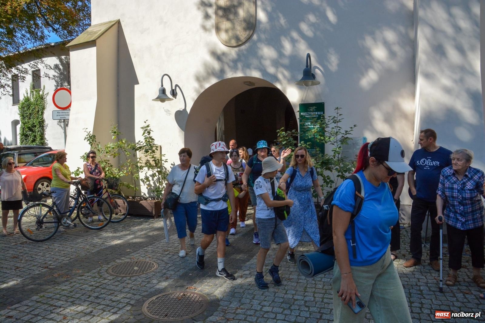 Zdjęcie w galerii na portalu naszraciborz.pl: Z zamku wyruszyła pielgrzymka na Jasną Górę [FOTO i WIDEO] wiadomości z regionu
