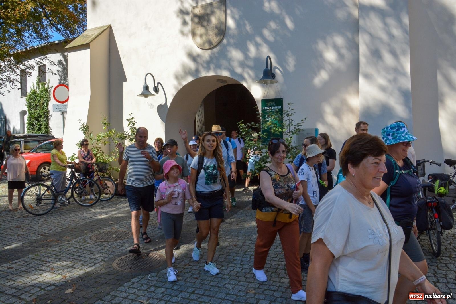 Zdjęcie w galerii na portalu naszraciborz.pl: Z zamku wyruszyła pielgrzymka na Jasną Górę [FOTO i WIDEO] wiadomości z regionu