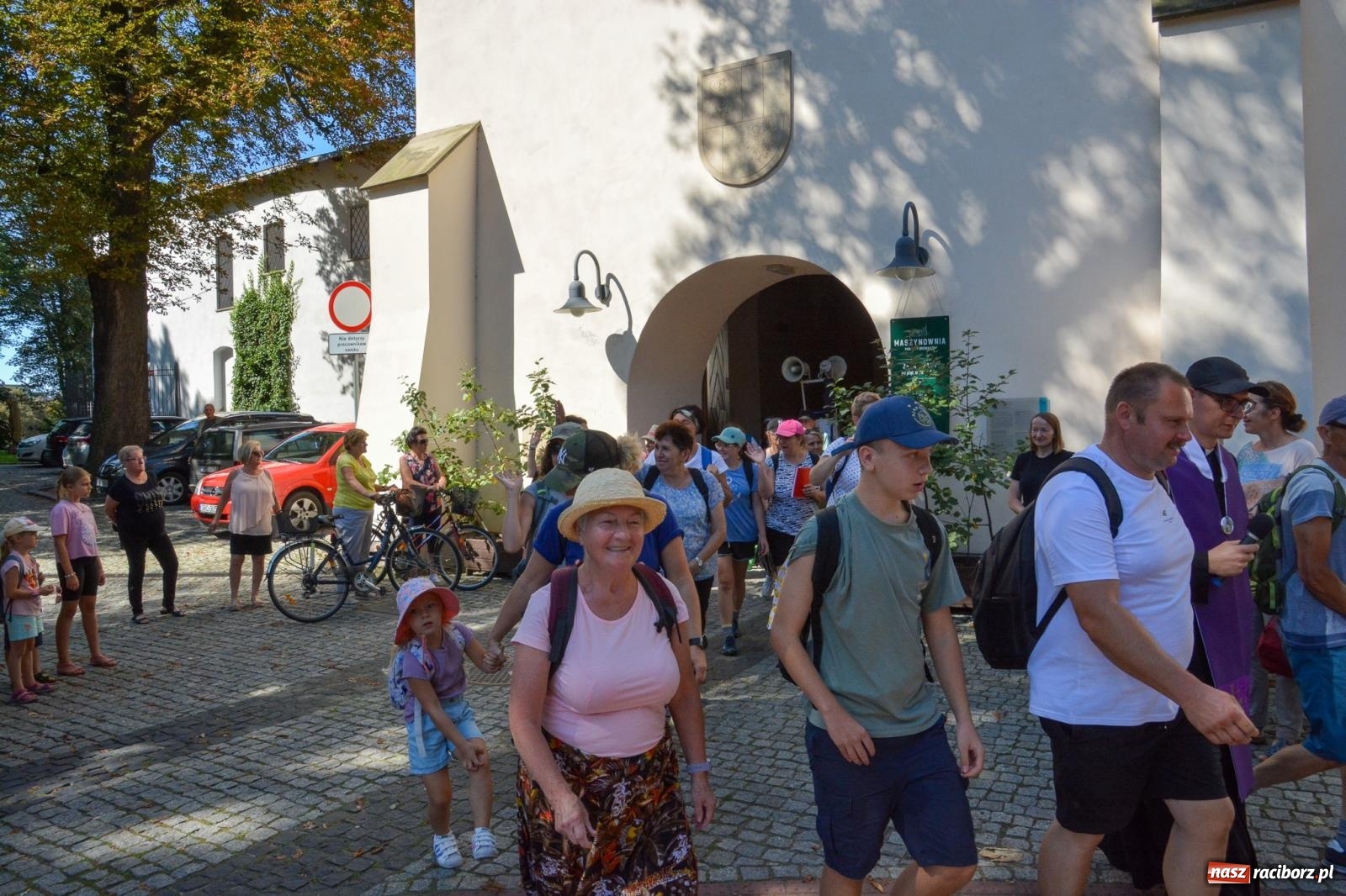 Zdjęcie w galerii na portalu naszraciborz.pl: Z zamku wyruszyła pielgrzymka na Jasną Górę [FOTO i WIDEO] wiadomości z regionu