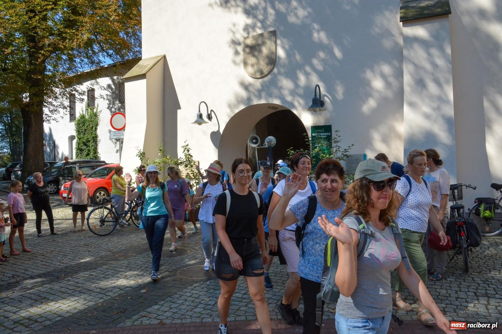 Zdjęcie w galerii na portalu naszraciborz.pl: Z zamku wyruszyła pielgrzymka na Jasną Górę [FOTO i WIDEO] wiadomości z regionu