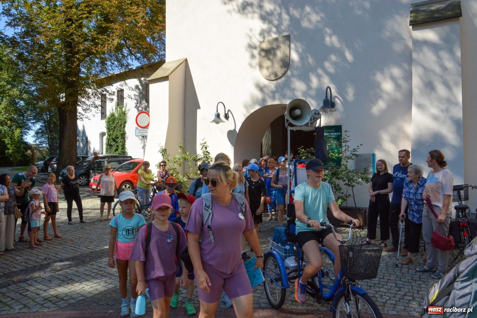Zdjęcie w galerii na portalu naszraciborz.pl: Z zamku wyruszyła pielgrzymka na Jasną Górę [FOTO i WIDEO] wiadomości z regionu