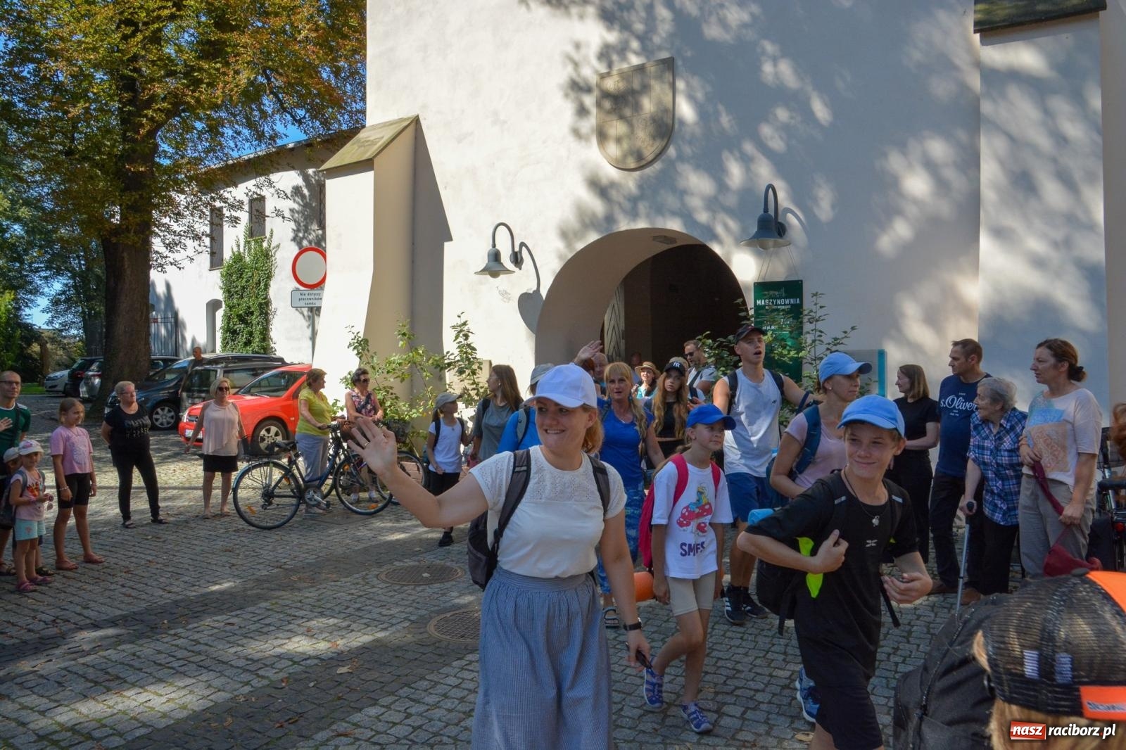 Zdjęcie w galerii na portalu naszraciborz.pl: Z zamku wyruszyła pielgrzymka na Jasną Górę [FOTO i WIDEO] wiadomości z regionu