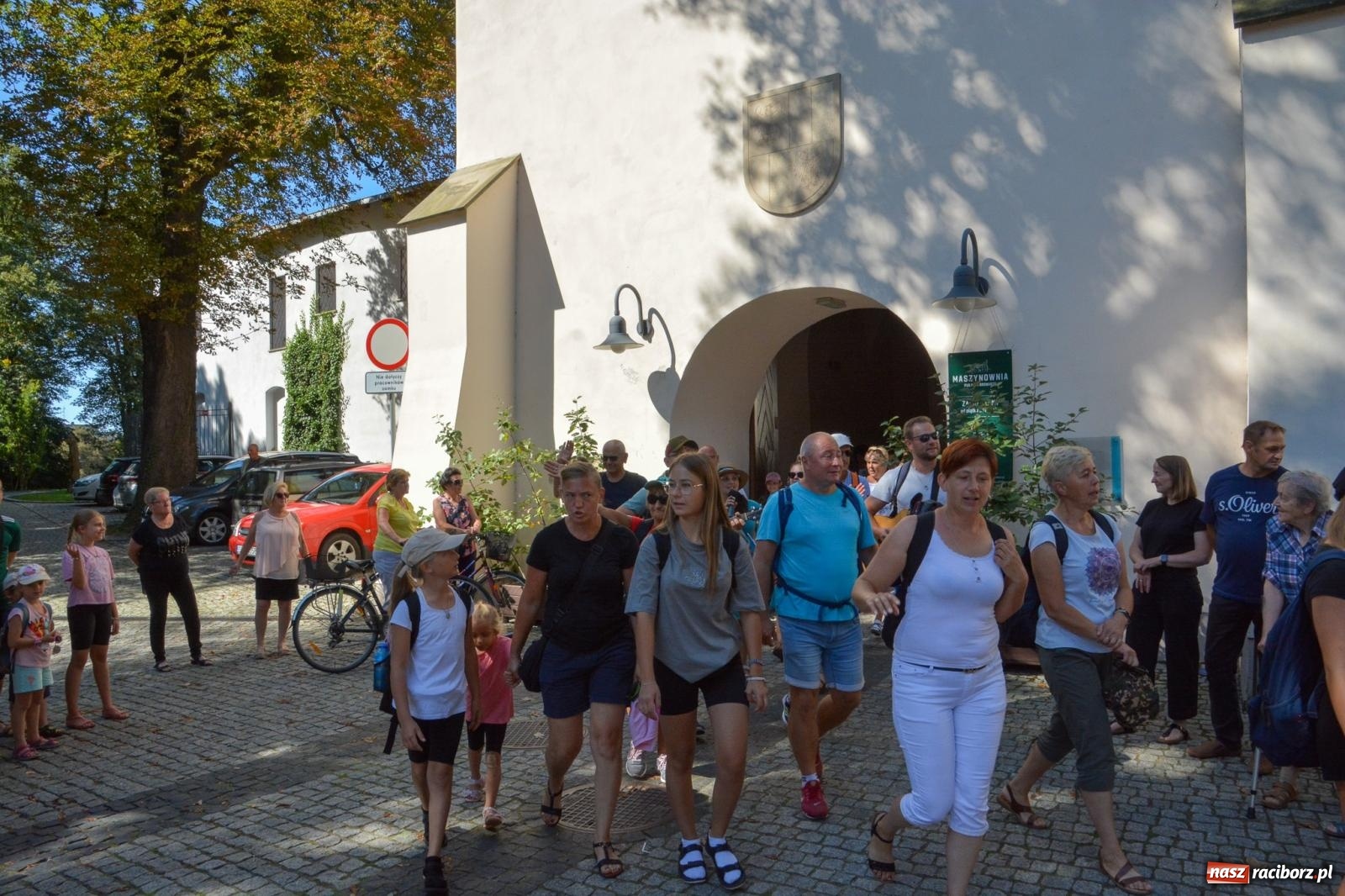 Zdjęcie w galerii na portalu naszraciborz.pl: Z zamku wyruszyła pielgrzymka na Jasną Górę [FOTO i WIDEO] wiadomości z regionu