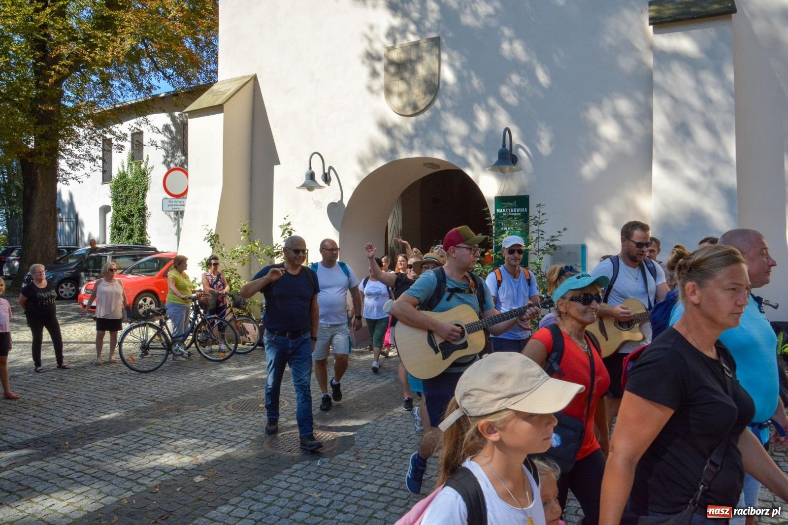 Zdjęcie w galerii na portalu naszraciborz.pl: Z zamku wyruszyła pielgrzymka na Jasną Górę [FOTO i WIDEO] wiadomości z regionu
