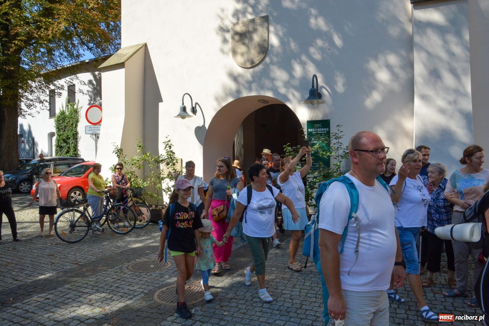 Zdjęcie w galerii na portalu naszraciborz.pl: Z zamku wyruszyła pielgrzymka na Jasną Górę [FOTO i WIDEO] wiadomości z regionu