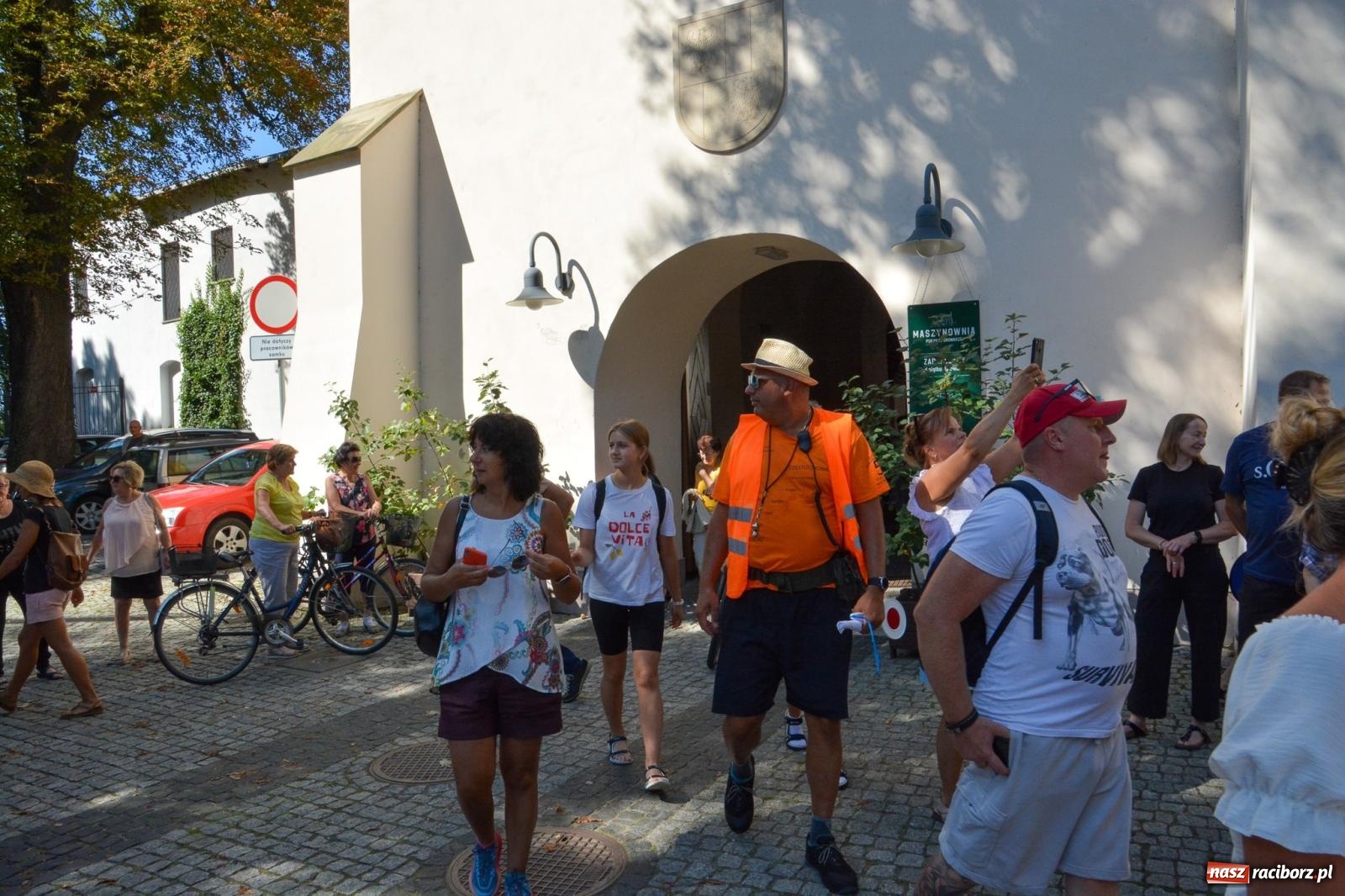 Zdjęcie w galerii na portalu naszraciborz.pl: Z zamku wyruszyła pielgrzymka na Jasną Górę [FOTO i WIDEO] wiadomości z regionu