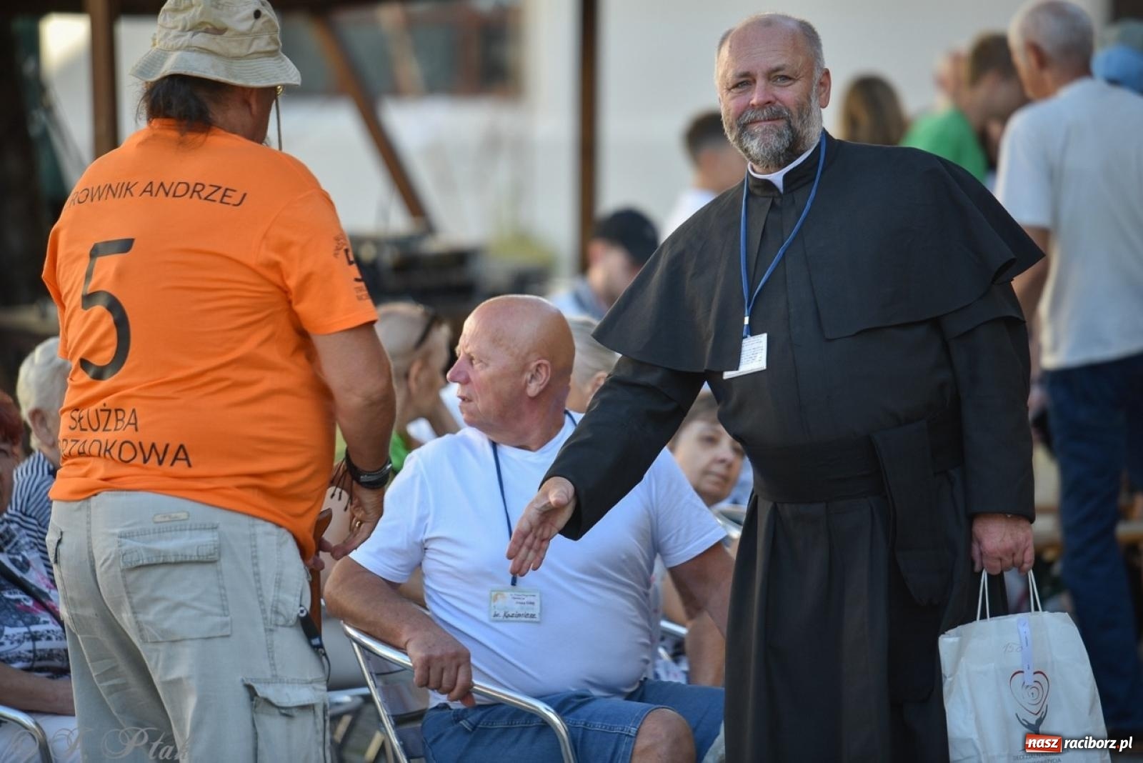 Zdjęcie w galerii na portalu naszraciborz.pl: Bracia i siostry w drodze. 48. Opolska Piesza Pielgrzymka na Jasną Górę wyruszyła z Raciborza [FOTO i WIDEO] wiadomości z regionu