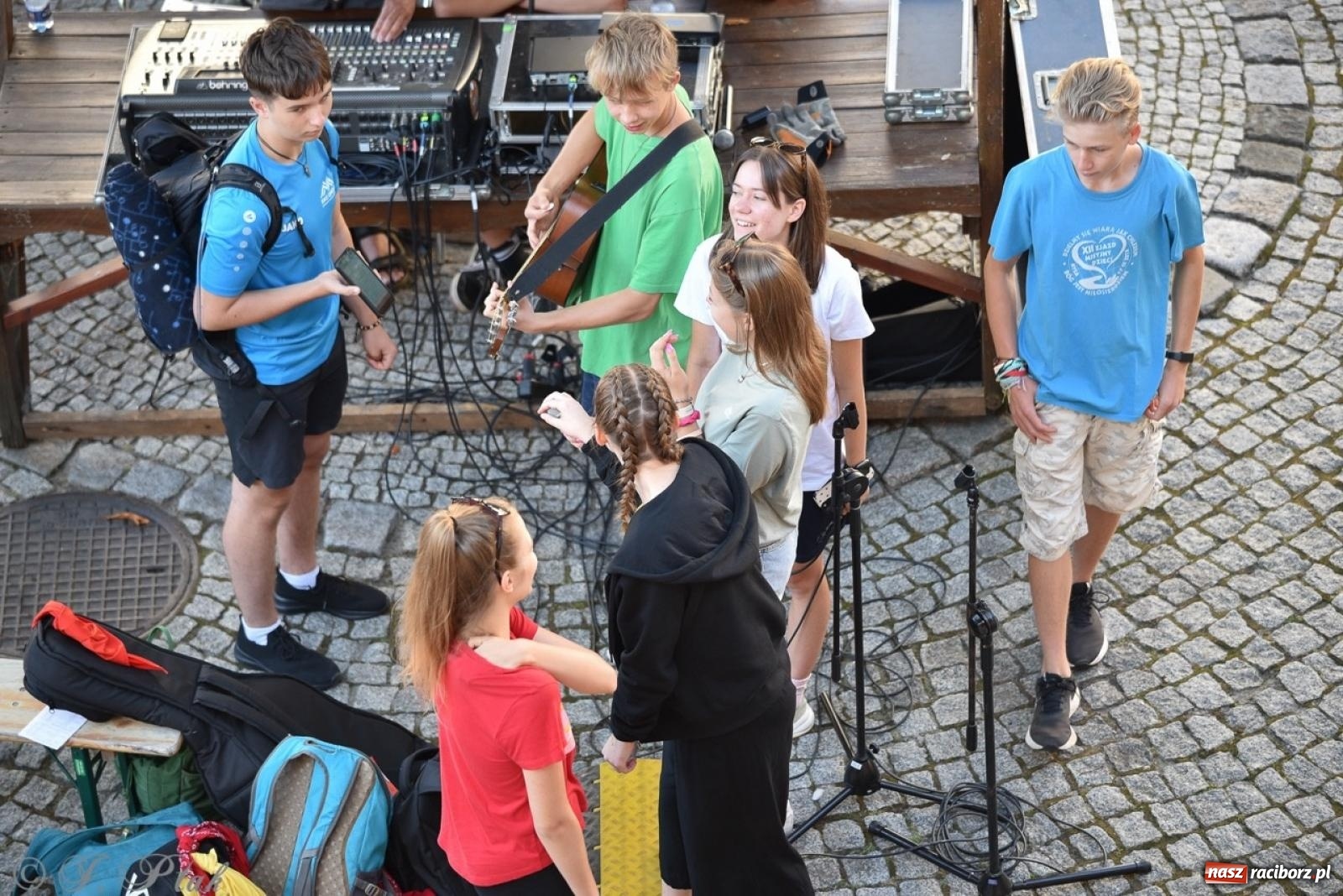 Zdjęcie w galerii na portalu naszraciborz.pl: Bracia i siostry w drodze. 48. Opolska Piesza Pielgrzymka na Jasną Górę wyruszyła z Raciborza [FOTO i WIDEO] wiadomości z regionu