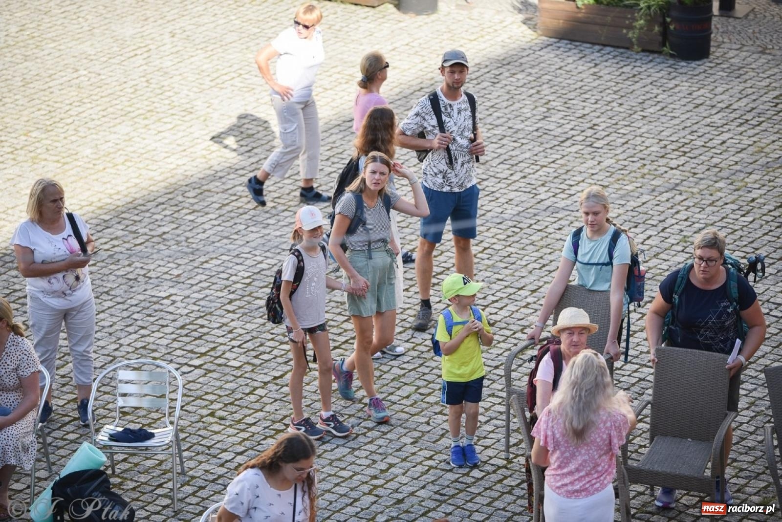 Zdjęcie w galerii na portalu naszraciborz.pl: Bracia i siostry w drodze. 48. Opolska Piesza Pielgrzymka na Jasną Górę wyruszyła z Raciborza [FOTO i WIDEO] wiadomości z regionu